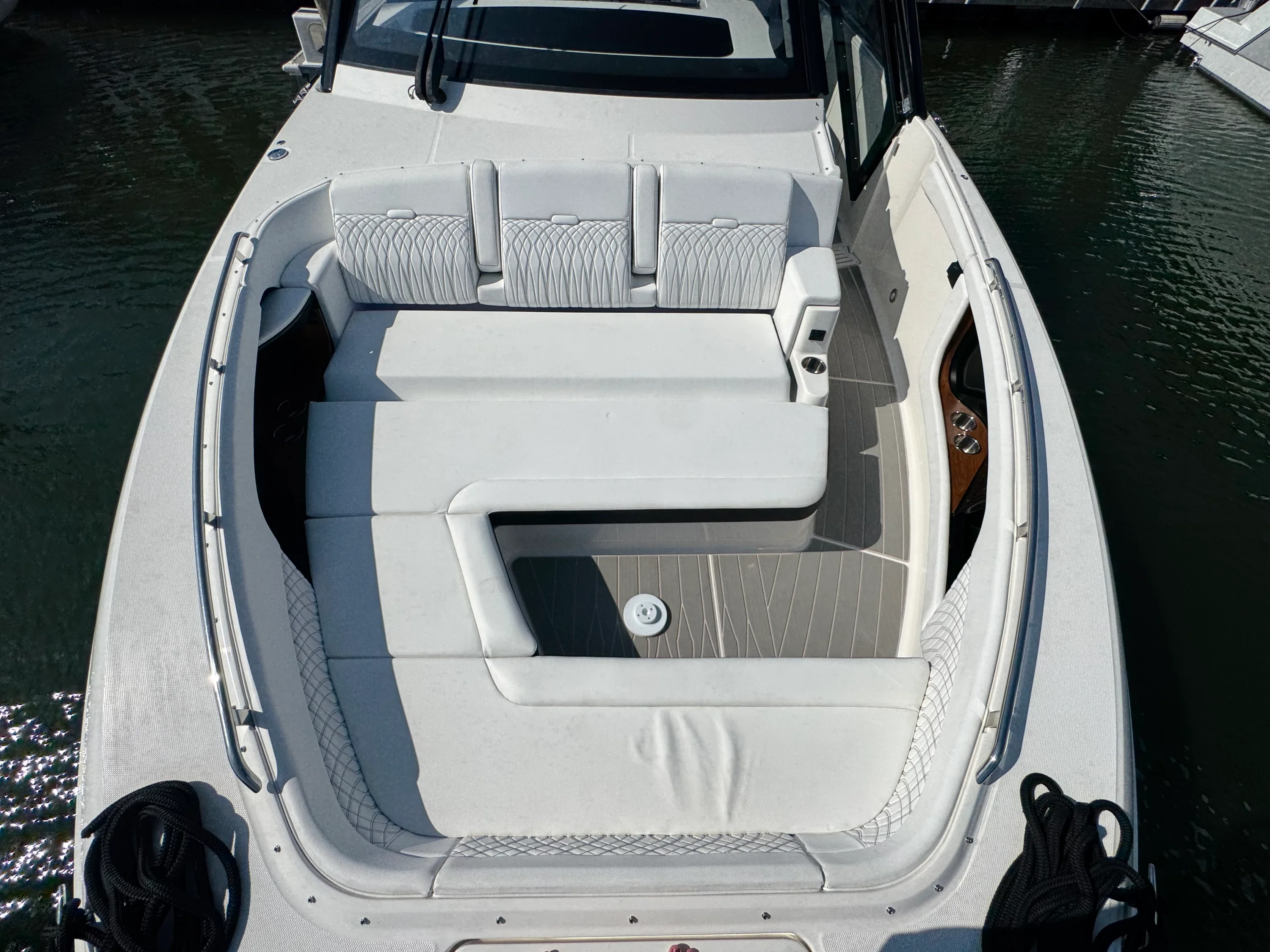 2025 Sea Ray 370 SUNDANCER OB Image Thumbnail #45