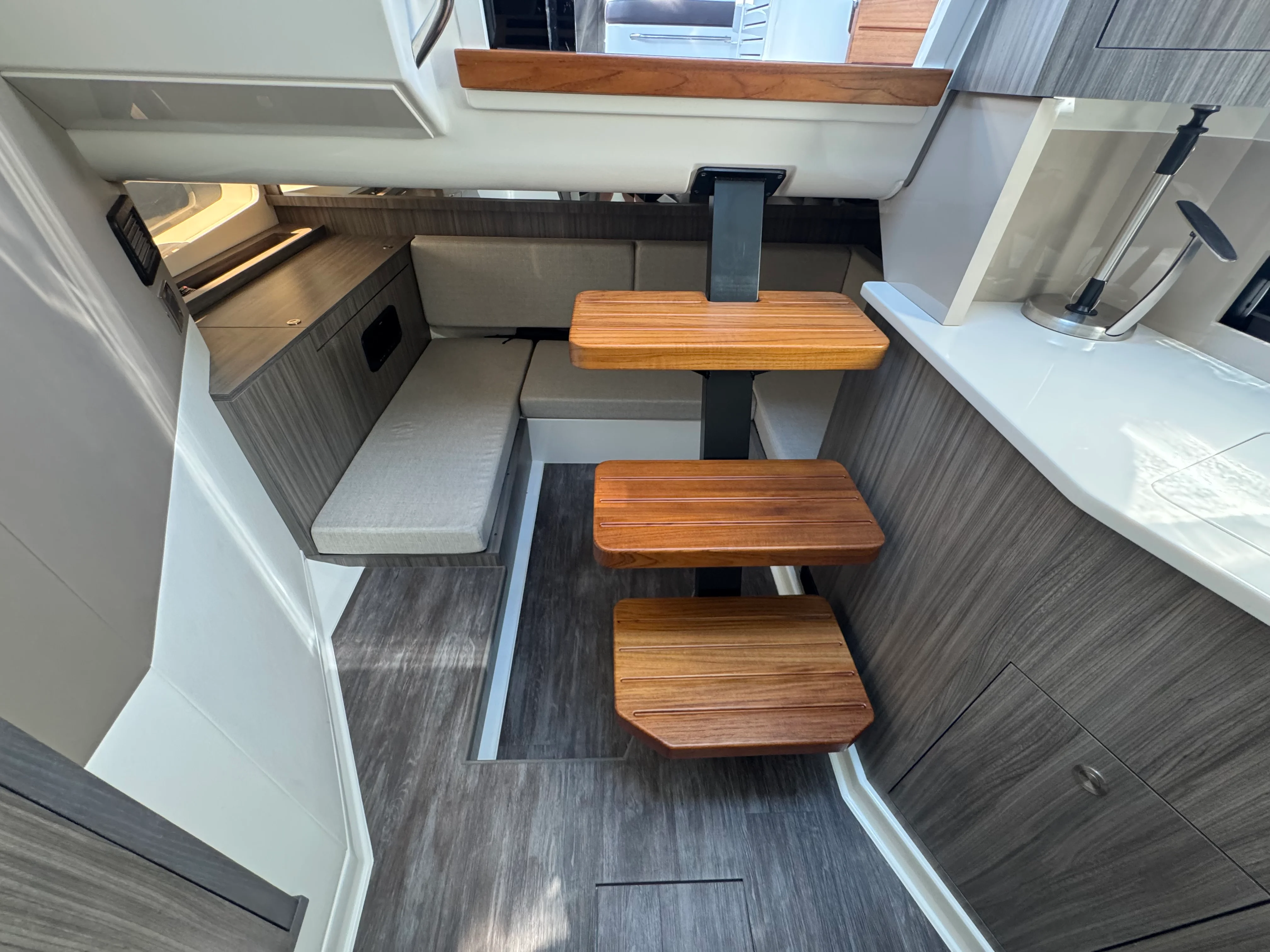 2025 Sea Ray 370 DA-OB Image Thumbnail #38