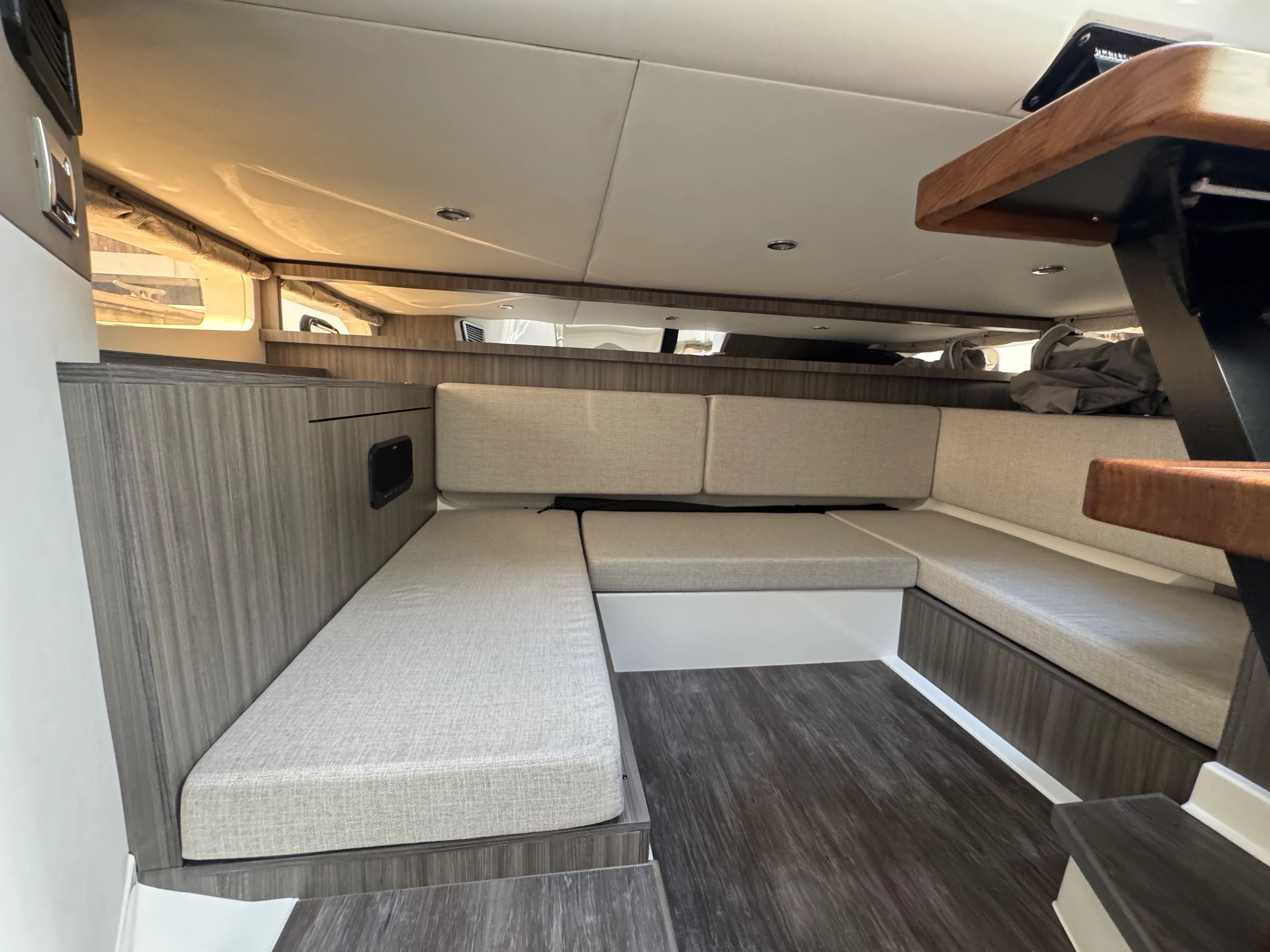 2025 Sea Ray 370 DA-OB Image Thumbnail #39