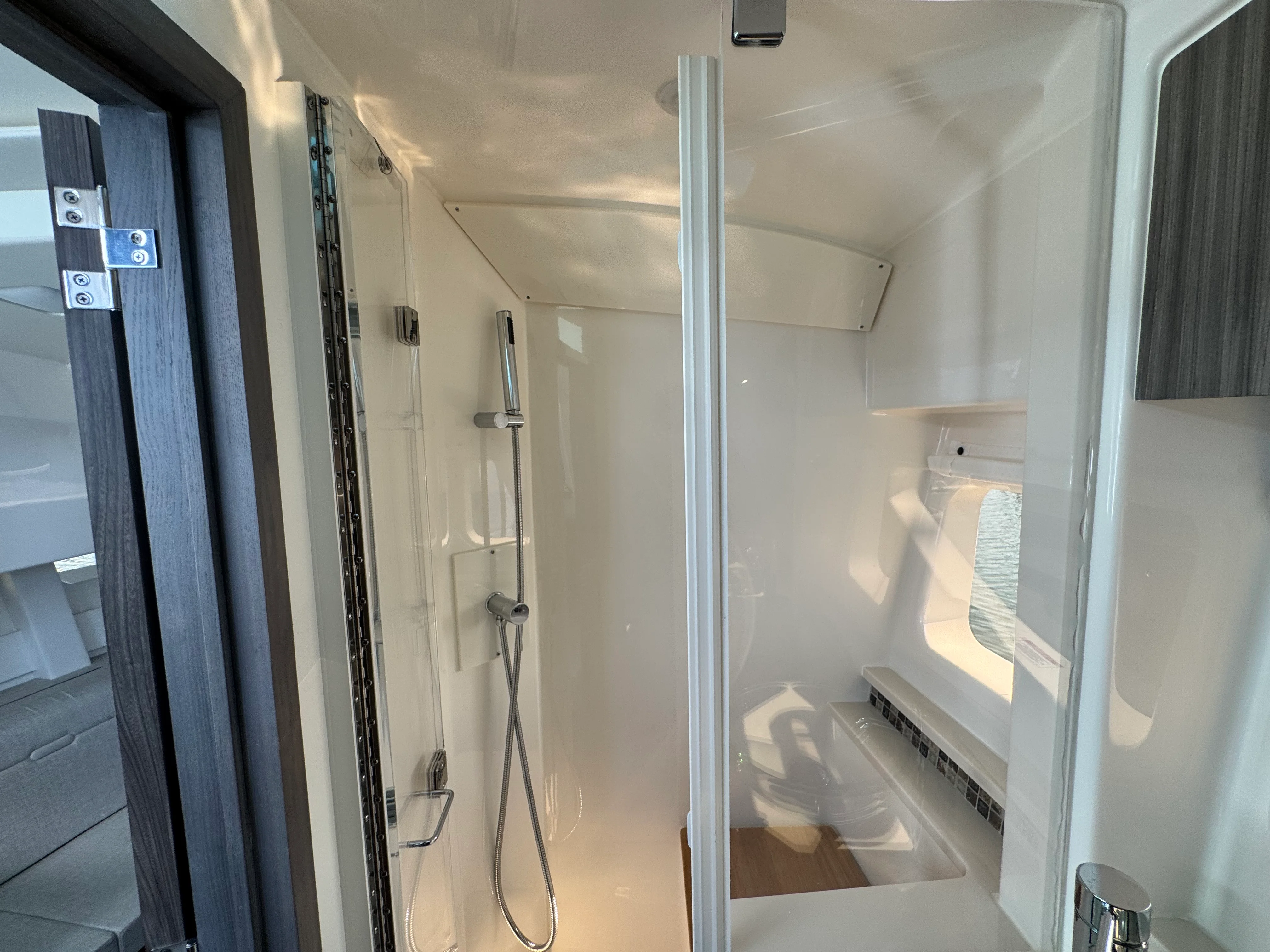 2025 Sea Ray 370 DA-OB Image Thumbnail #37