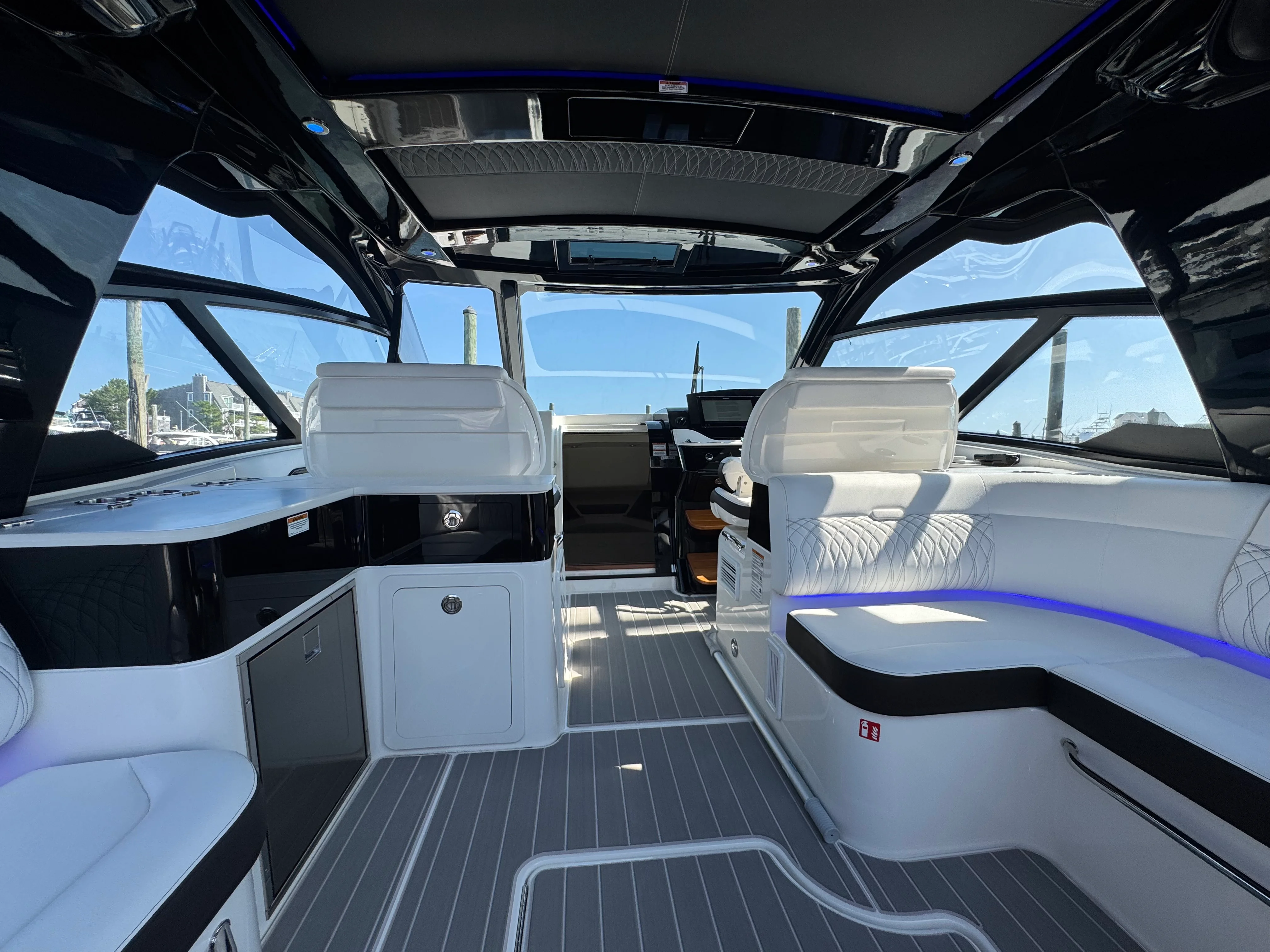 2025 Sea Ray 370 DA-OB Image Thumbnail #14