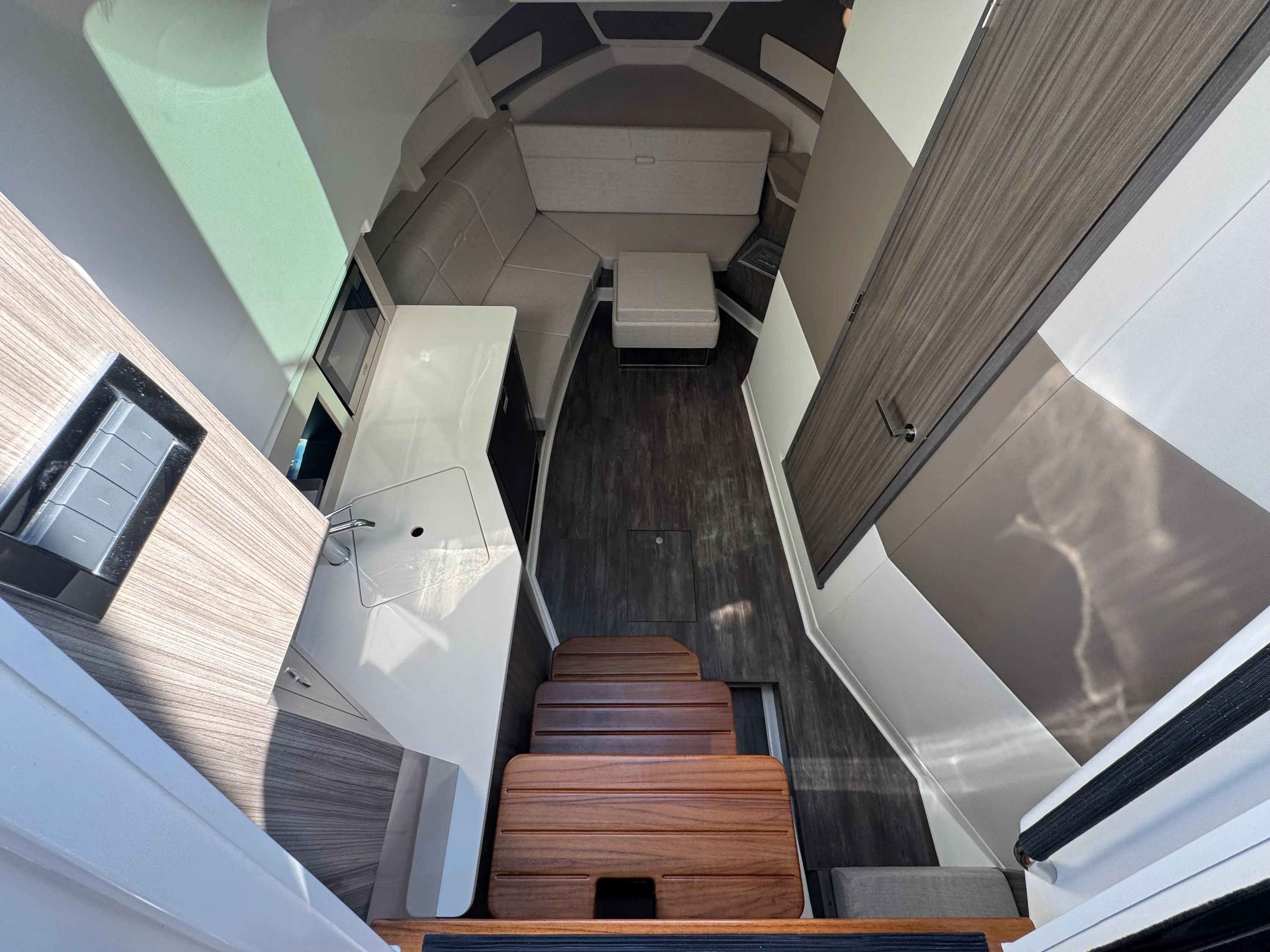 2025 Sea Ray 370 SUNDANCER OB Image Thumbnail #28