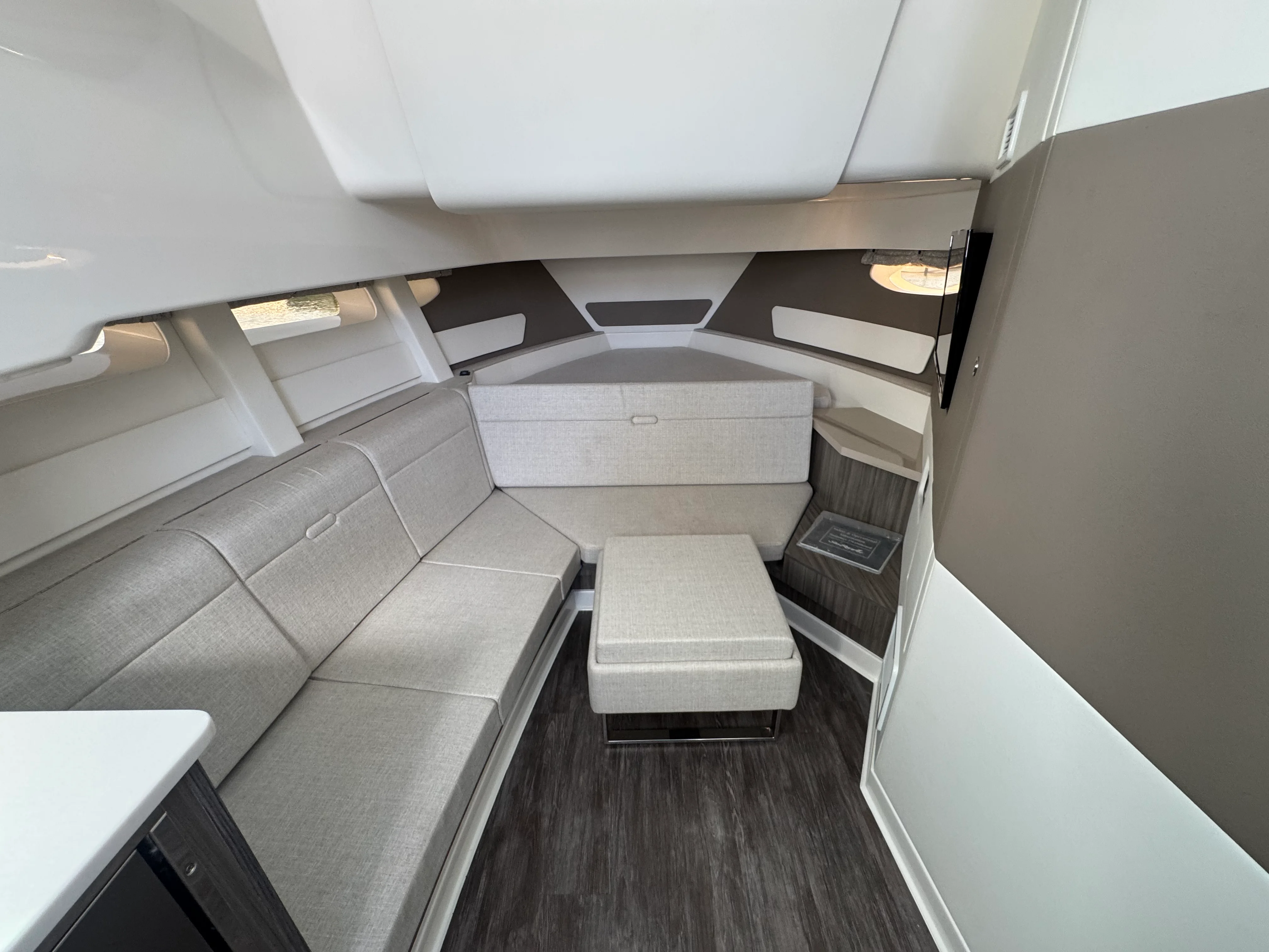 2025 Sea Ray 370 DA-OB Image Thumbnail #29