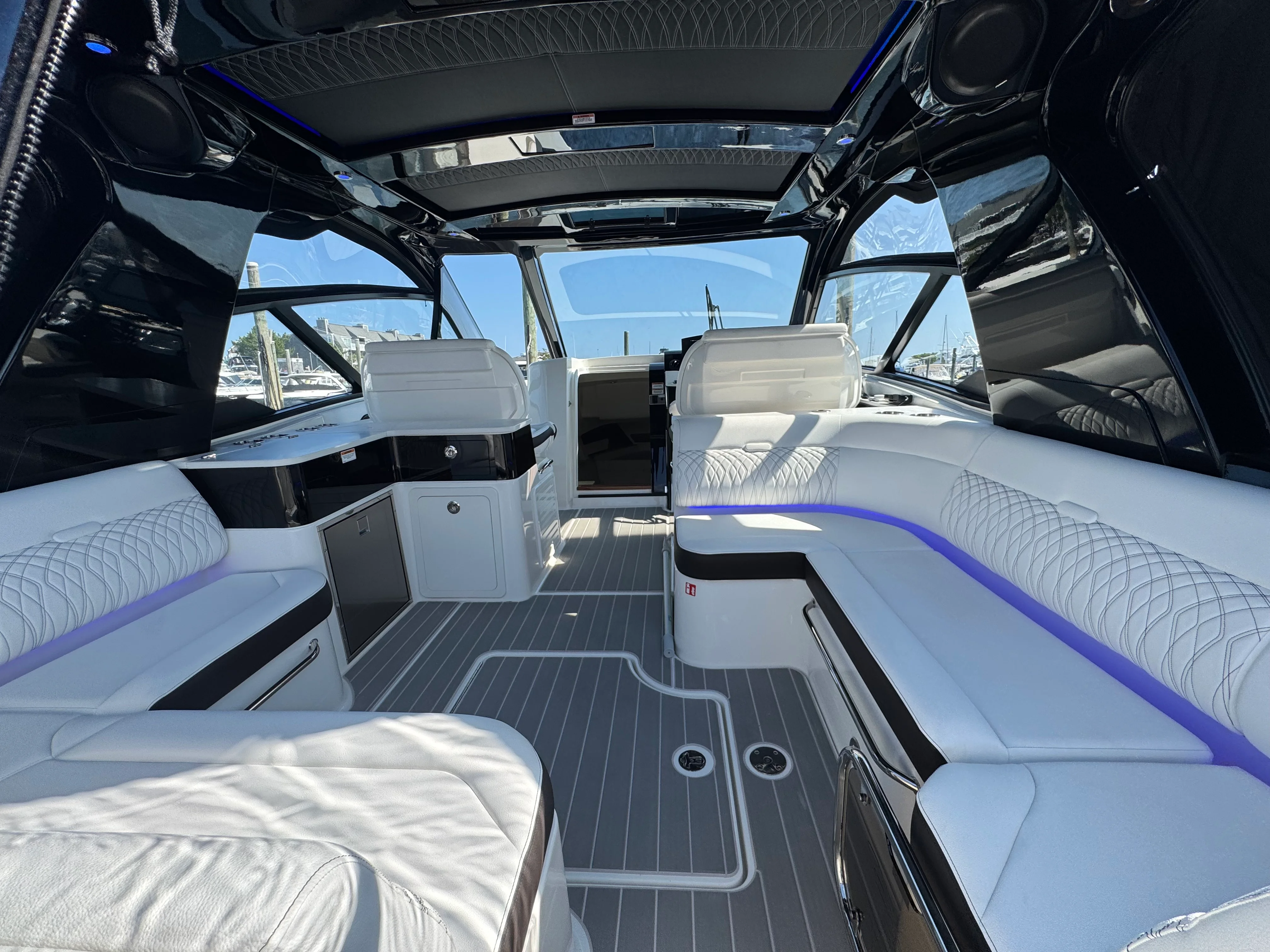 2025 Sea Ray 370 DA-OB Image Thumbnail #7