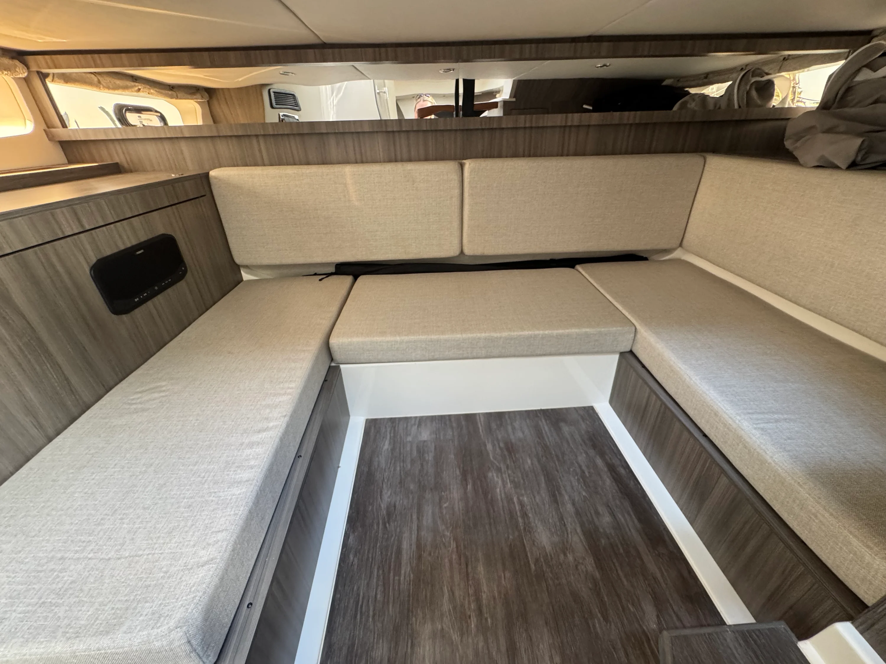 2025 Sea Ray 370 SUNDANCER OB Image Thumbnail #40