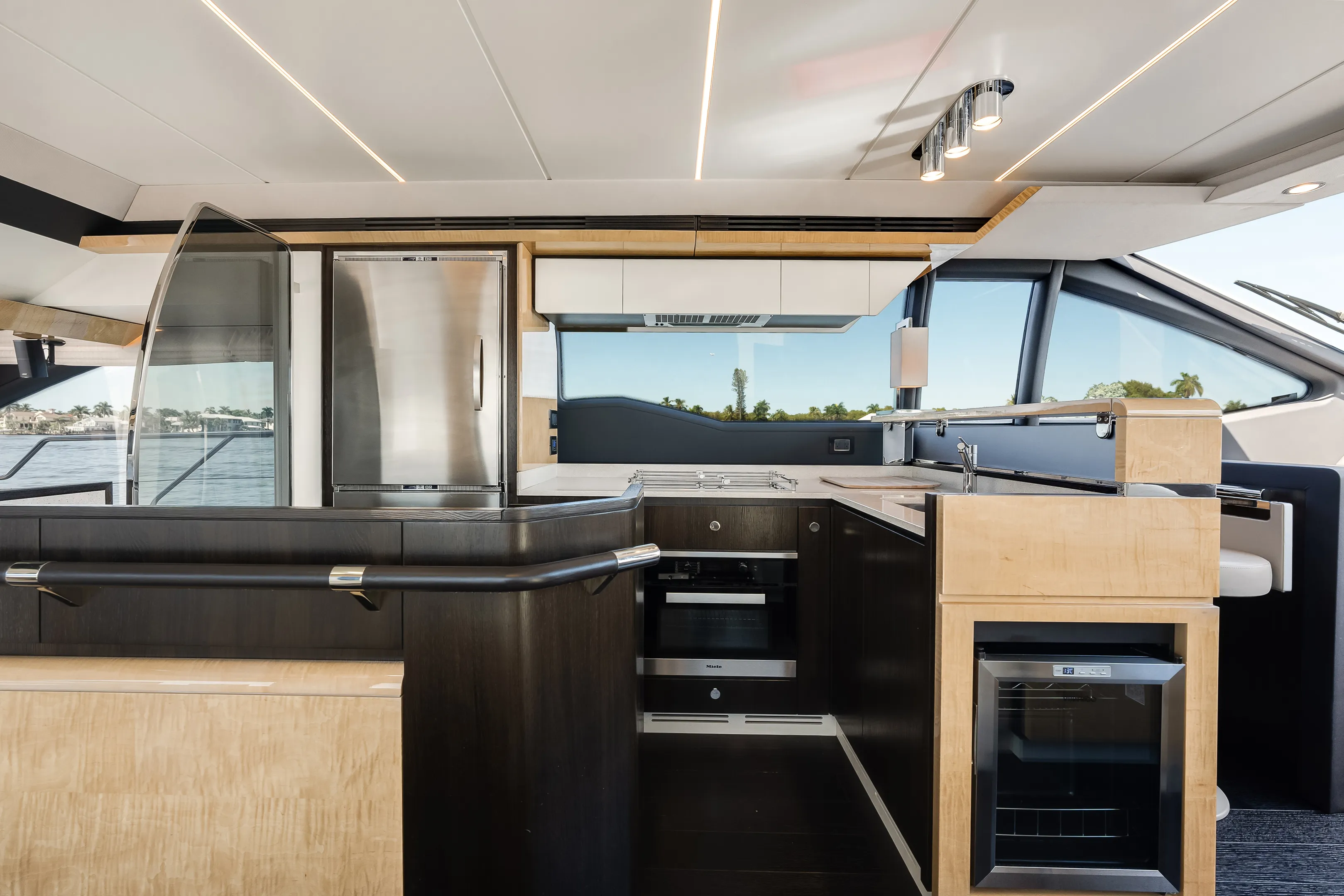 2018 Azimut 66 FLY Image Thumbnail #15