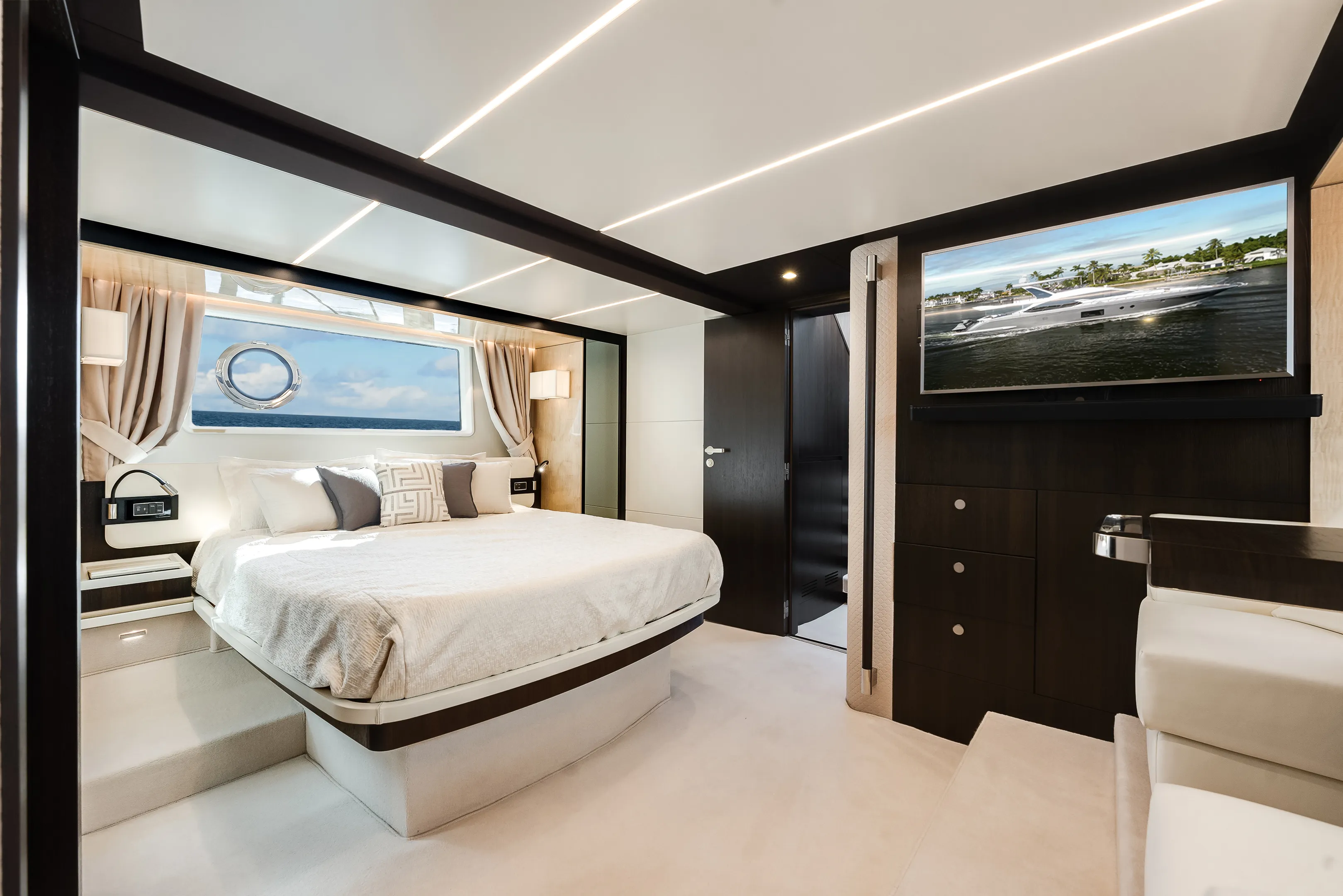 2018 Azimut 66 FLY Image Thumbnail #34