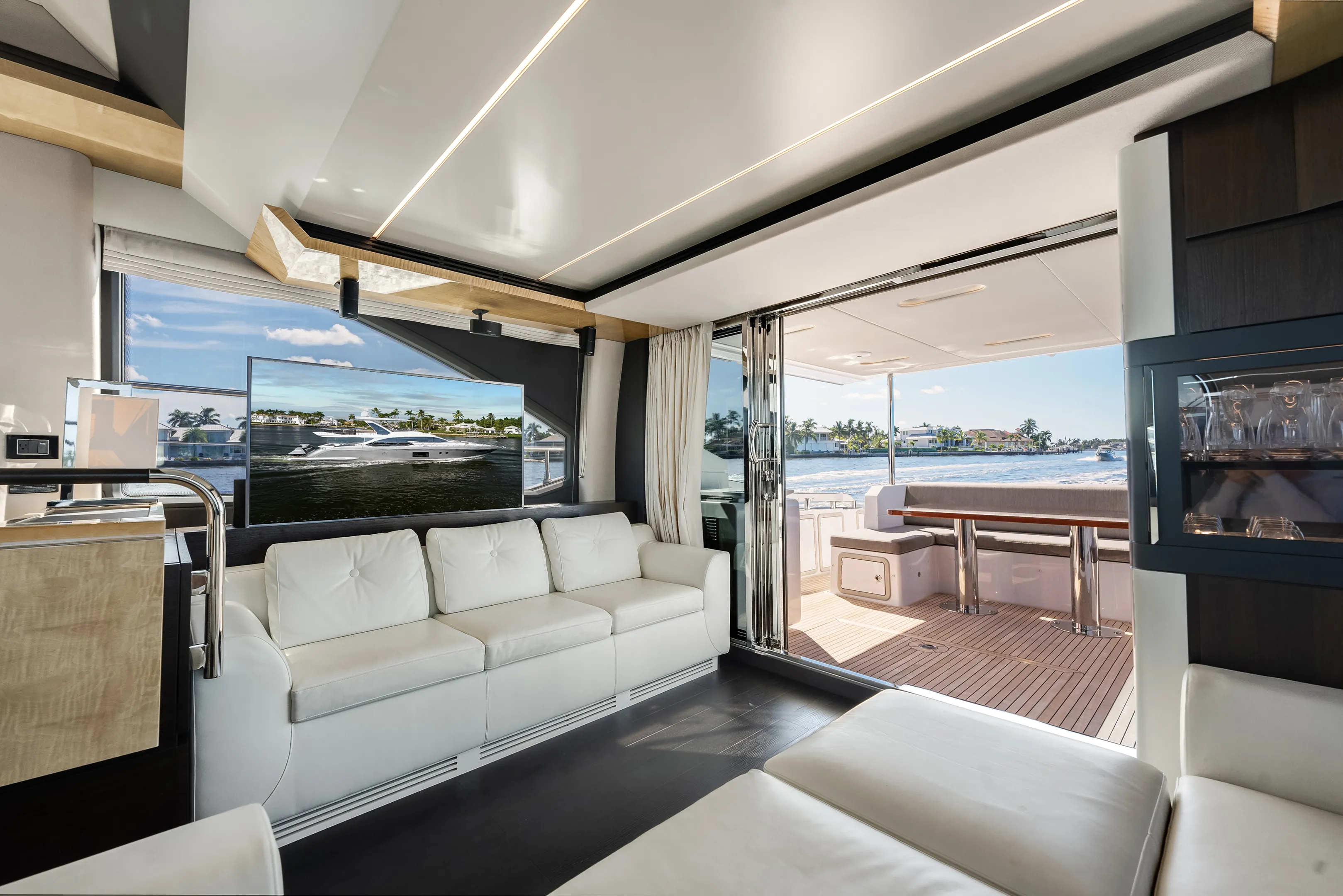 2018 Azimut 66 FLY Image Thumbnail #13