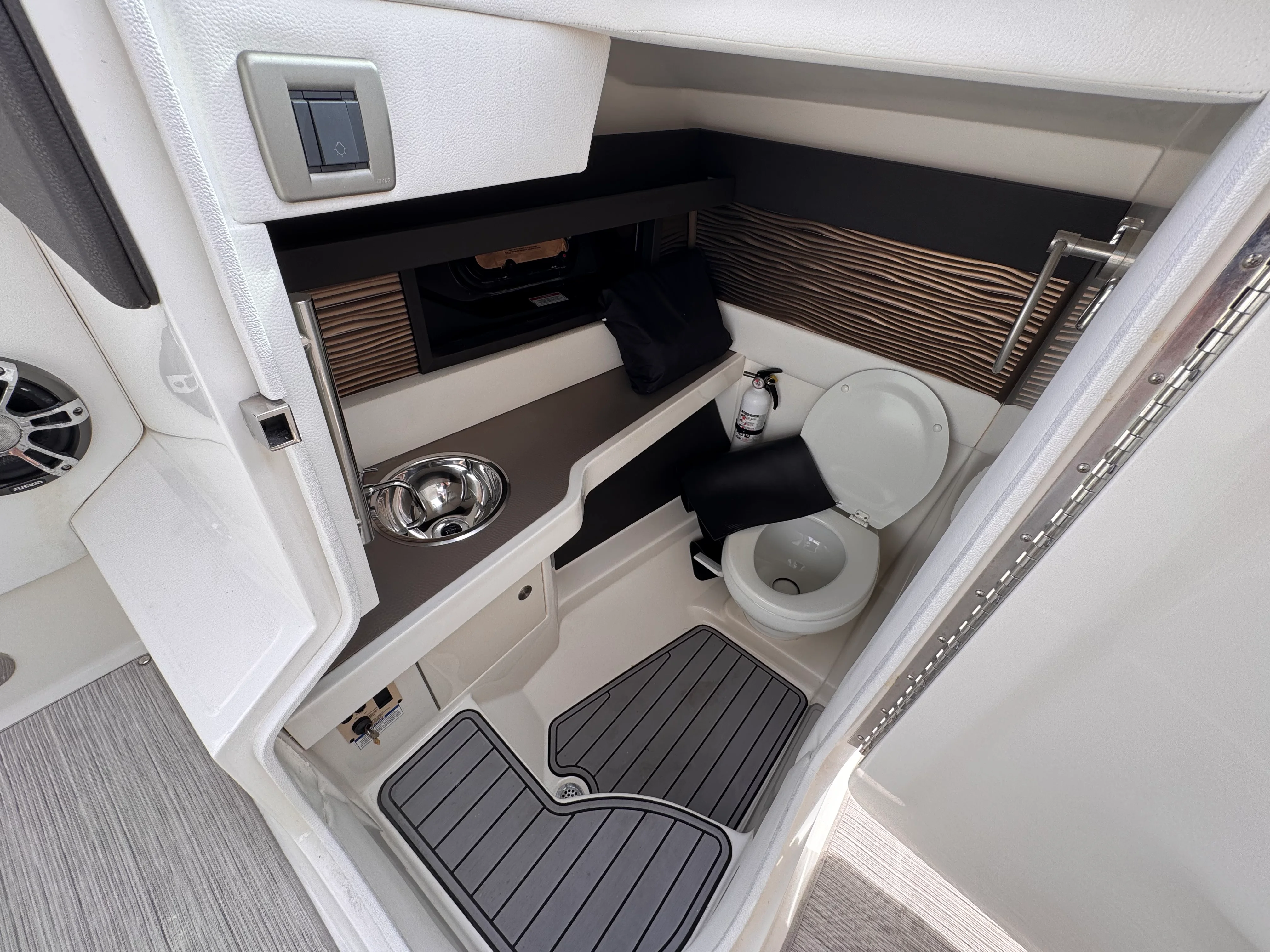 2019 Sea Ray 310 SLX OUTBOARD Image Thumbnail #19