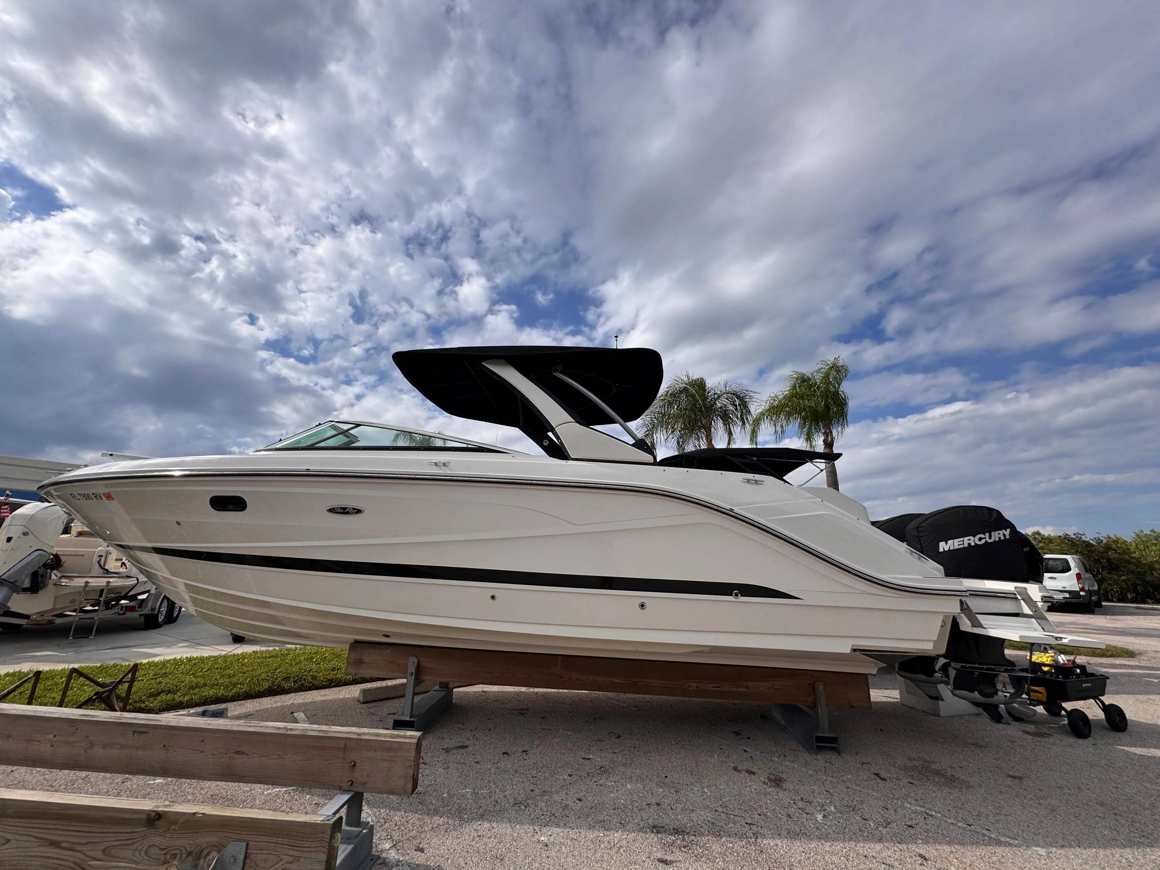 2019 Sea Ray 310 SLX OUTBOARD Image Thumbnail #3