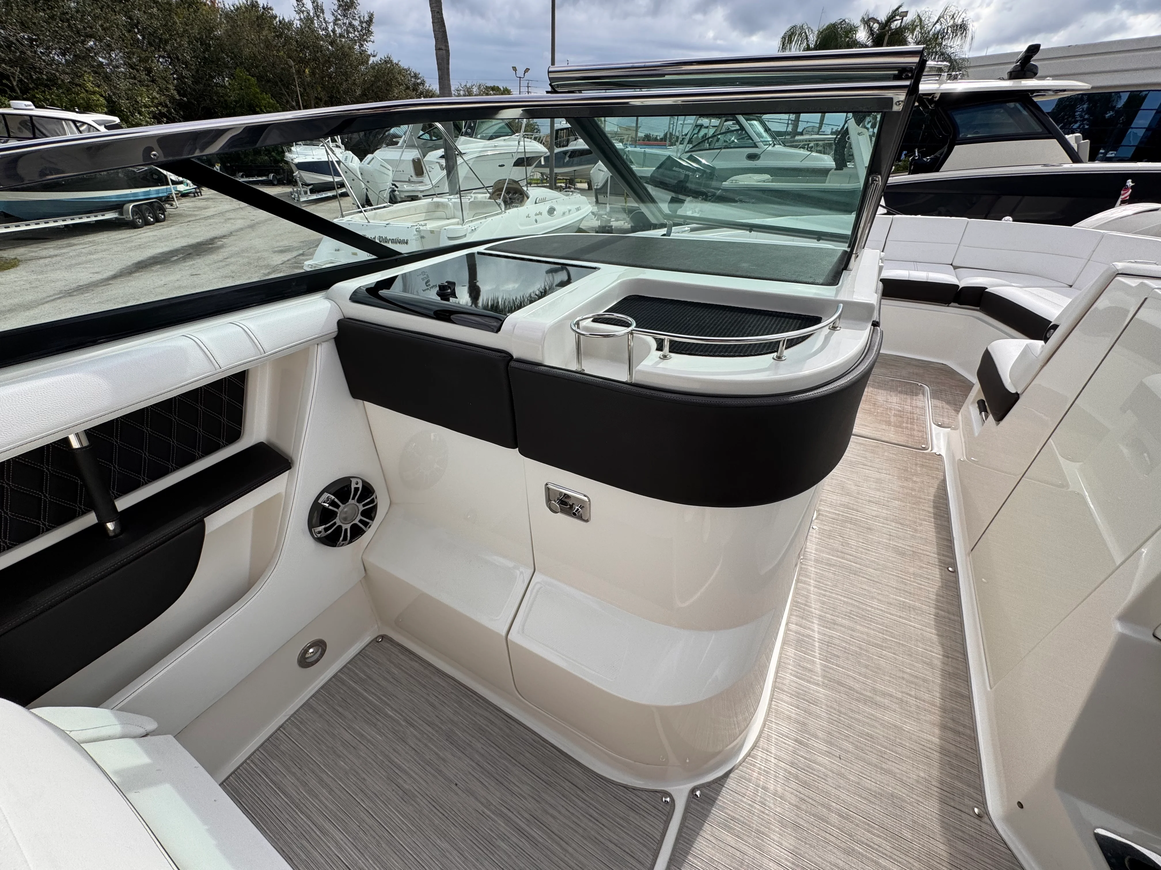 2019 Sea Ray 310 SLX OUTBOARD Image Thumbnail #18