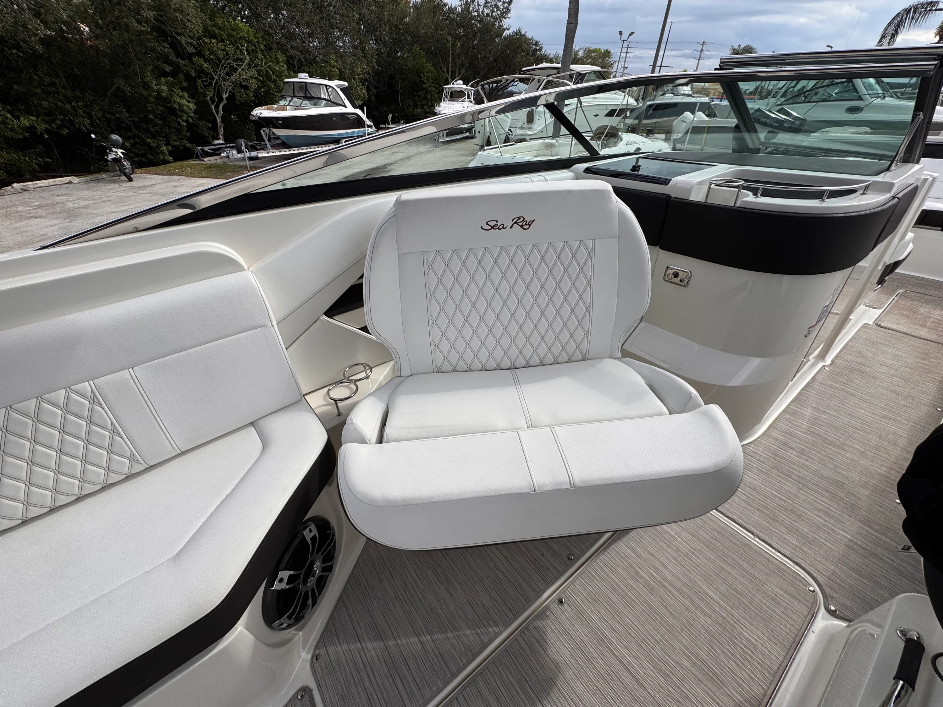 2019 Sea Ray 310 SLX OUTBOARD Image Thumbnail #13