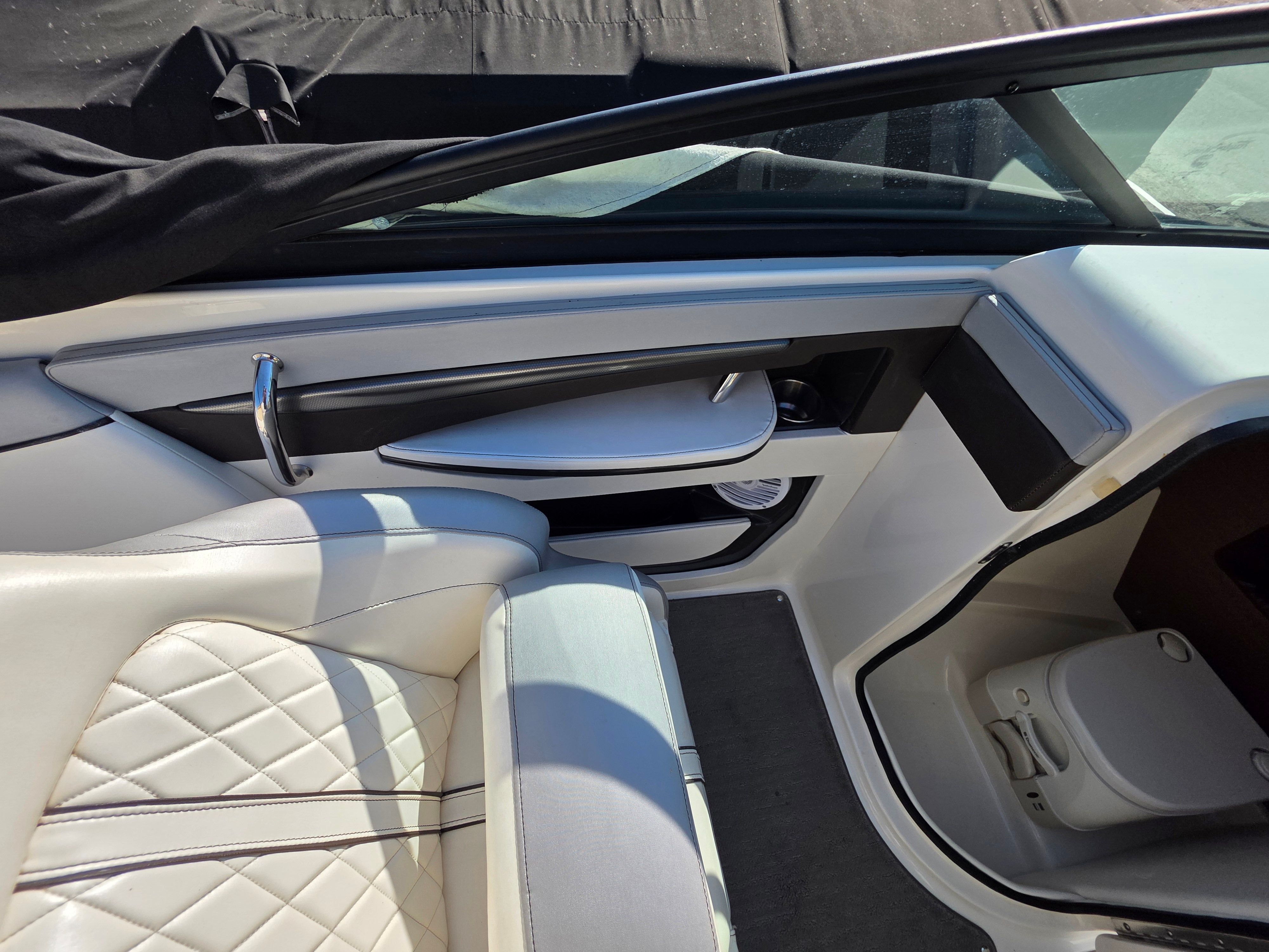 2017 Sea Ray 220 SDX Image Thumbnail #12