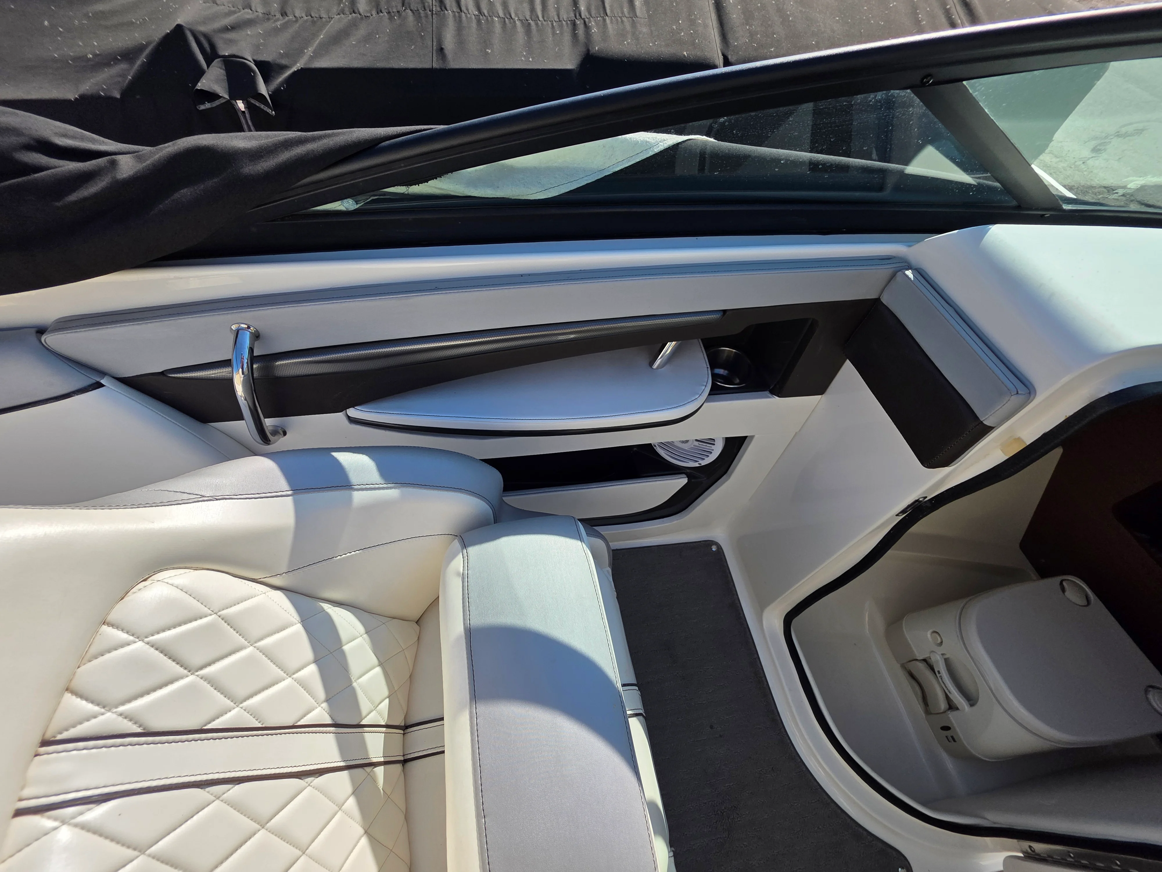 2017 Sea Ray 220 SDX Image Thumbnail #12