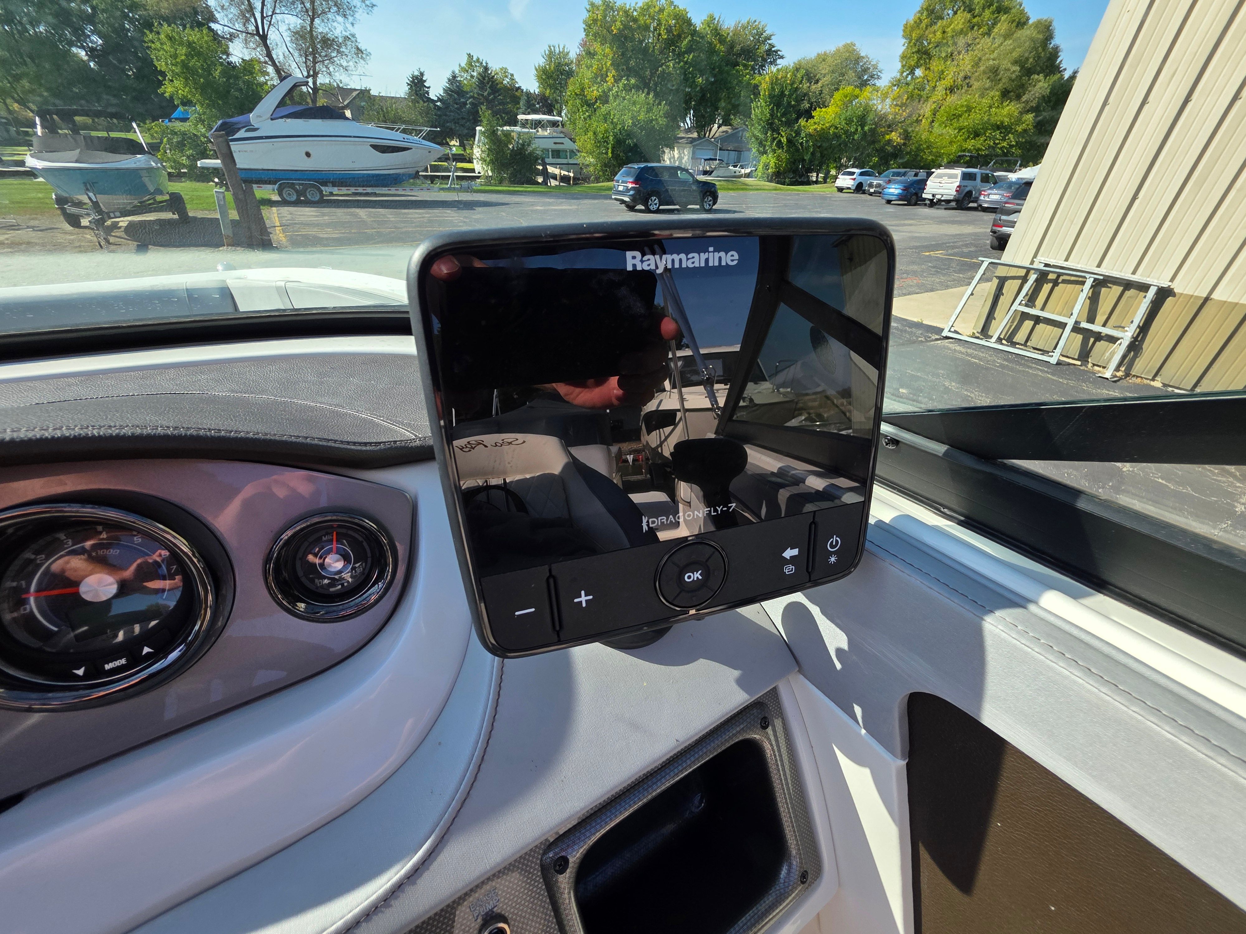 2017 Sea Ray 220 SDX Image Thumbnail #7