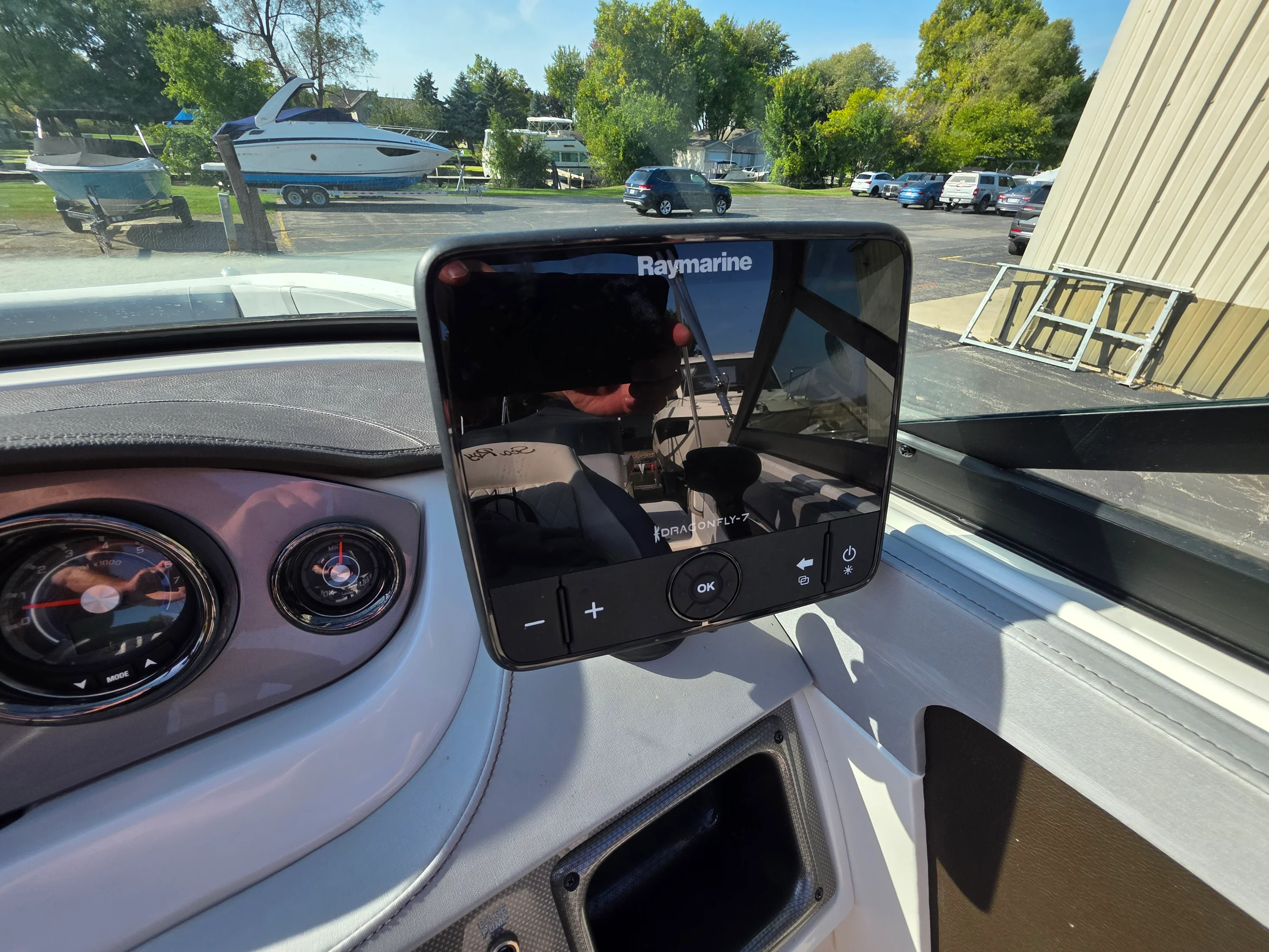 2017 Sea Ray 220 SDX Image Thumbnail #7