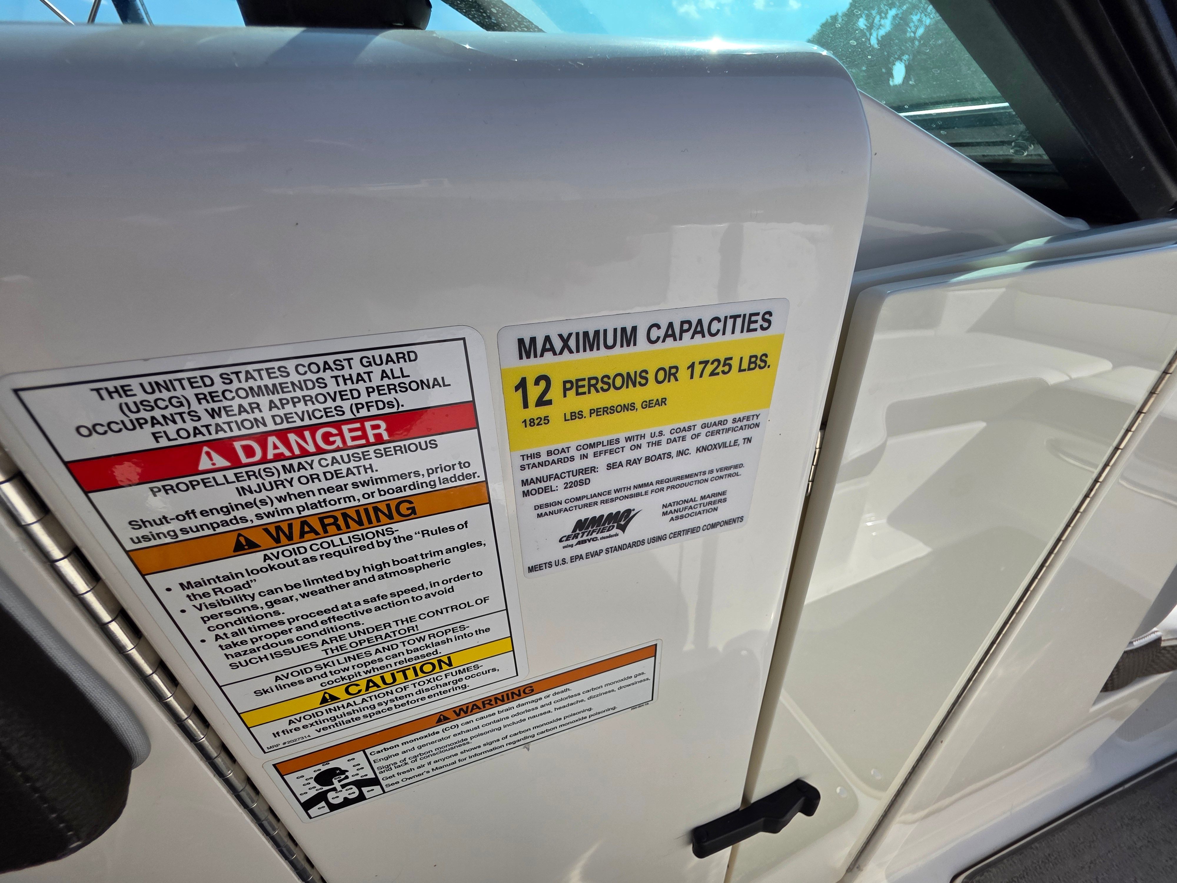 2017 Sea Ray 220 SDX Image Thumbnail #9