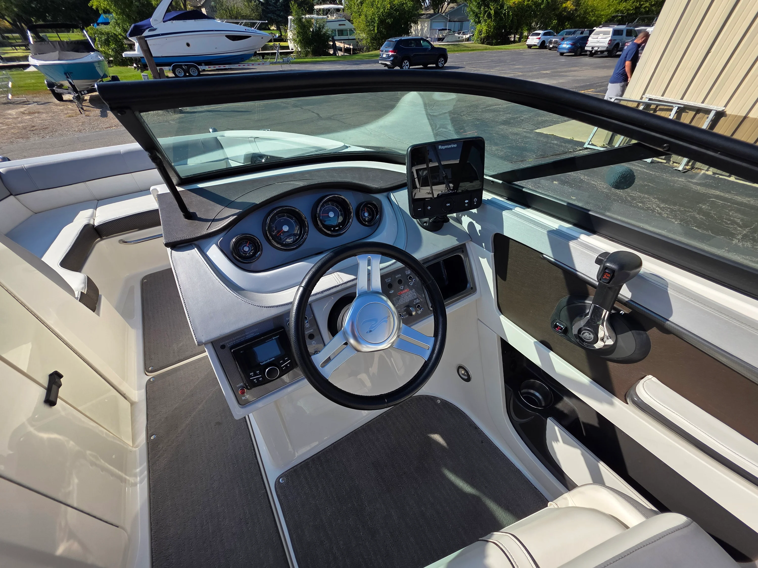 2017 Sea Ray 220 SDX Image Thumbnail #6