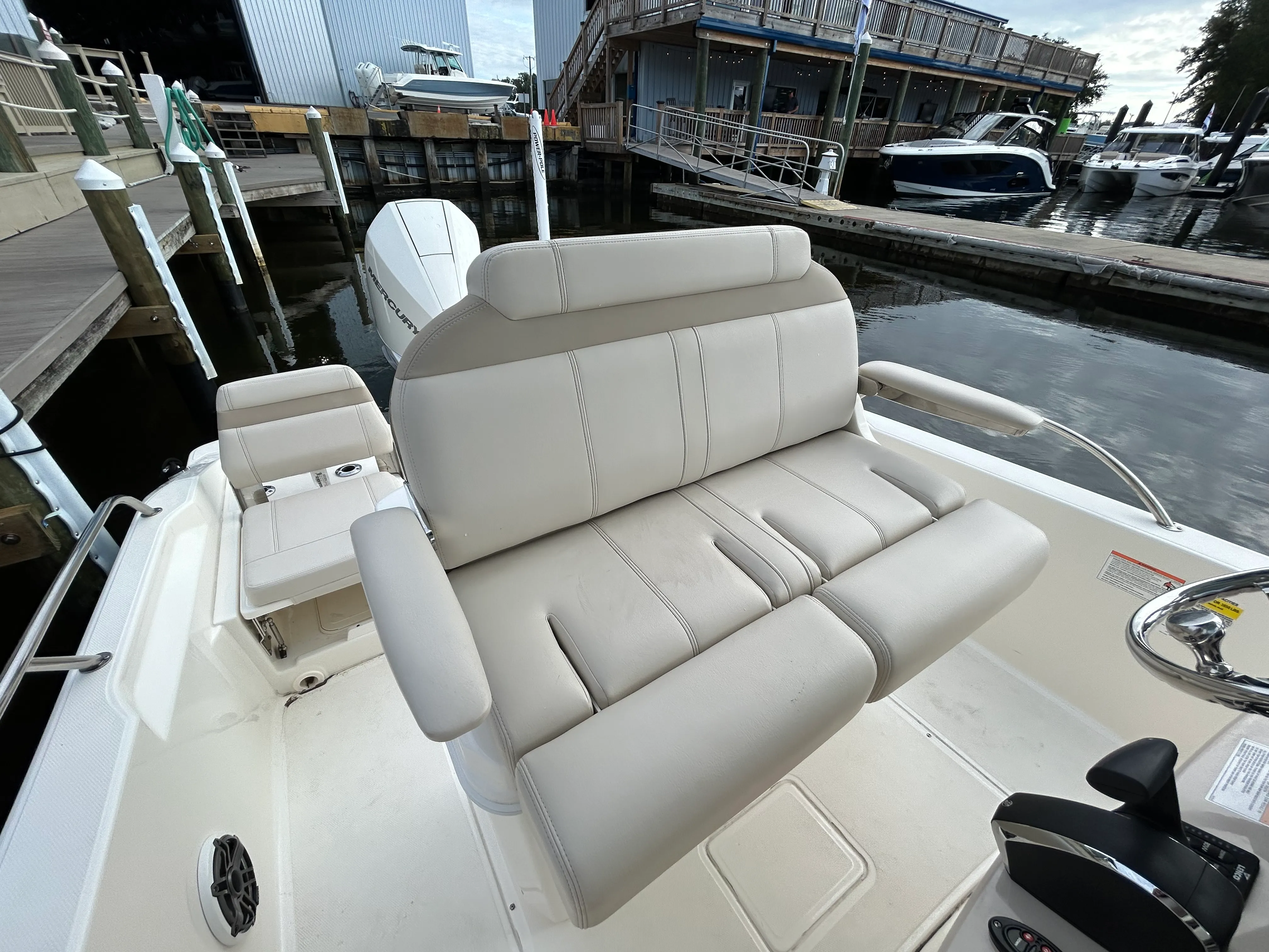 2024 Boston Whaler 25 DAUNTLESS Image Thumbnail #17