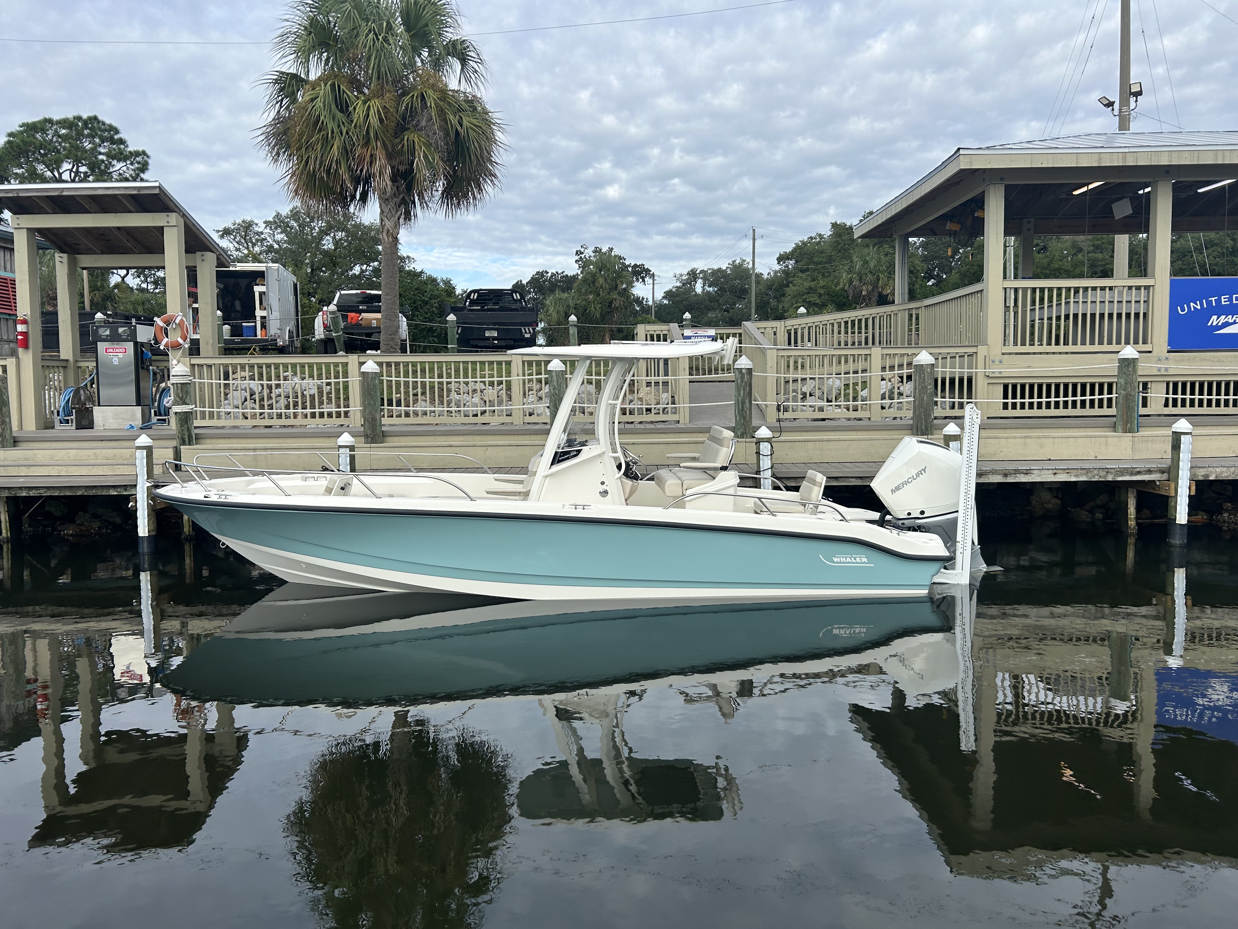 2024 Boston Whaler 25 DAUNTLESS Image Thumbnail #0