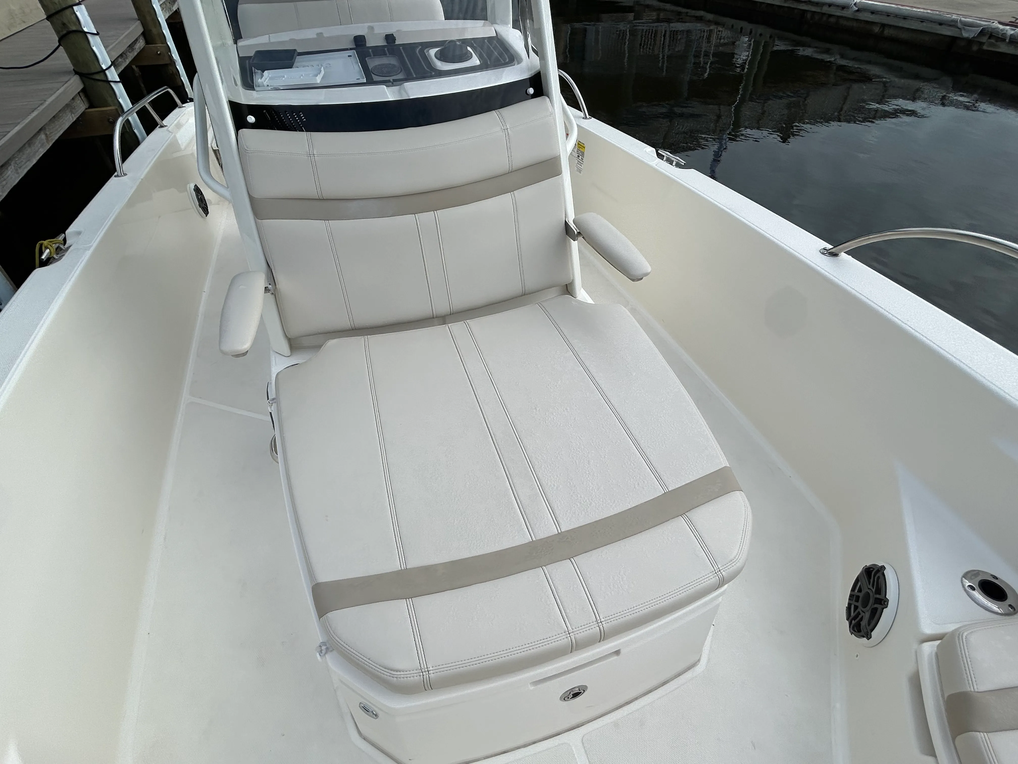 2024 Boston Whaler 25 DAUNTLESS Image Thumbnail #12