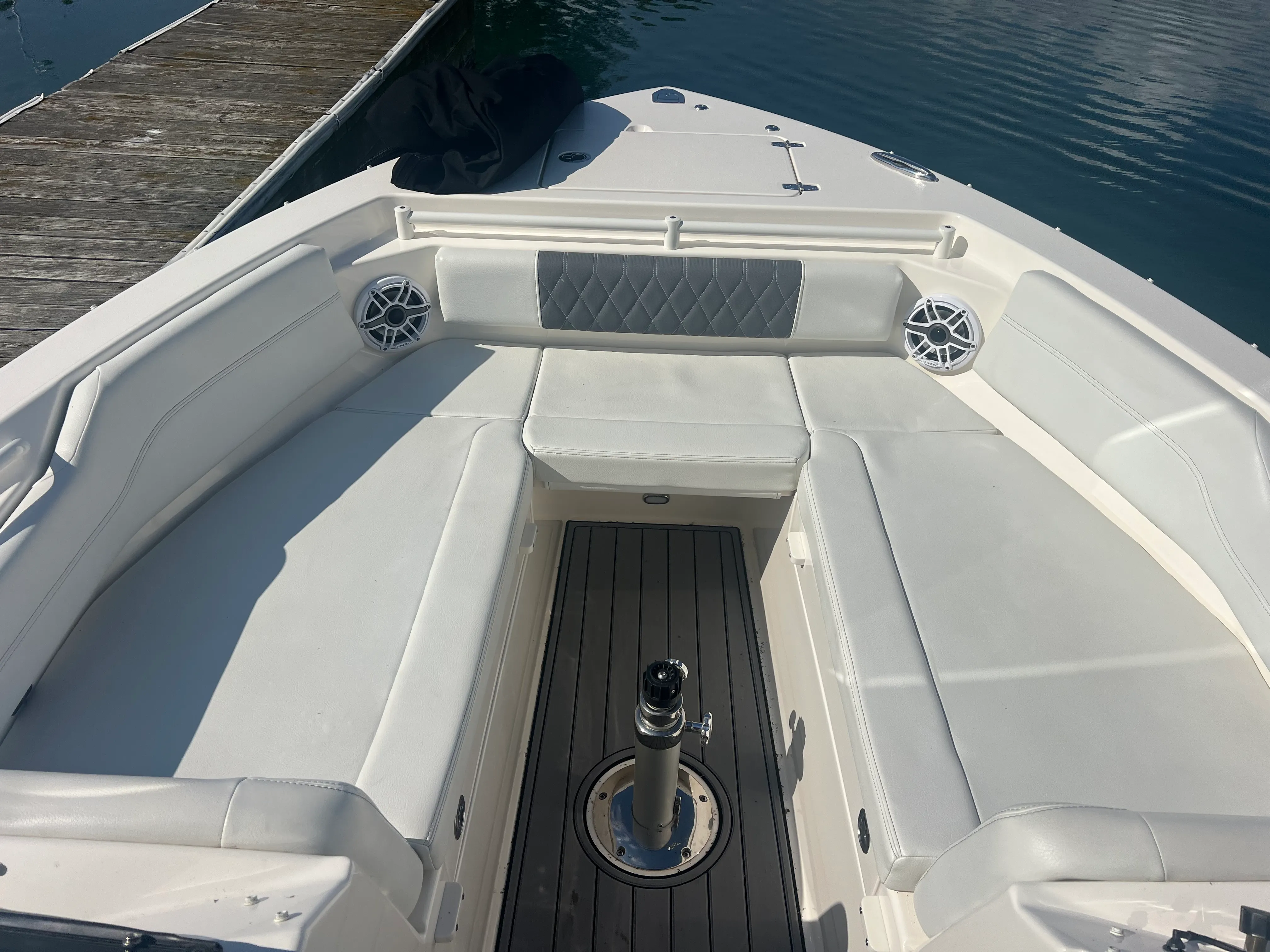 2022 Cobia 240 DUAL CONSOLE Image Thumbnail #9
