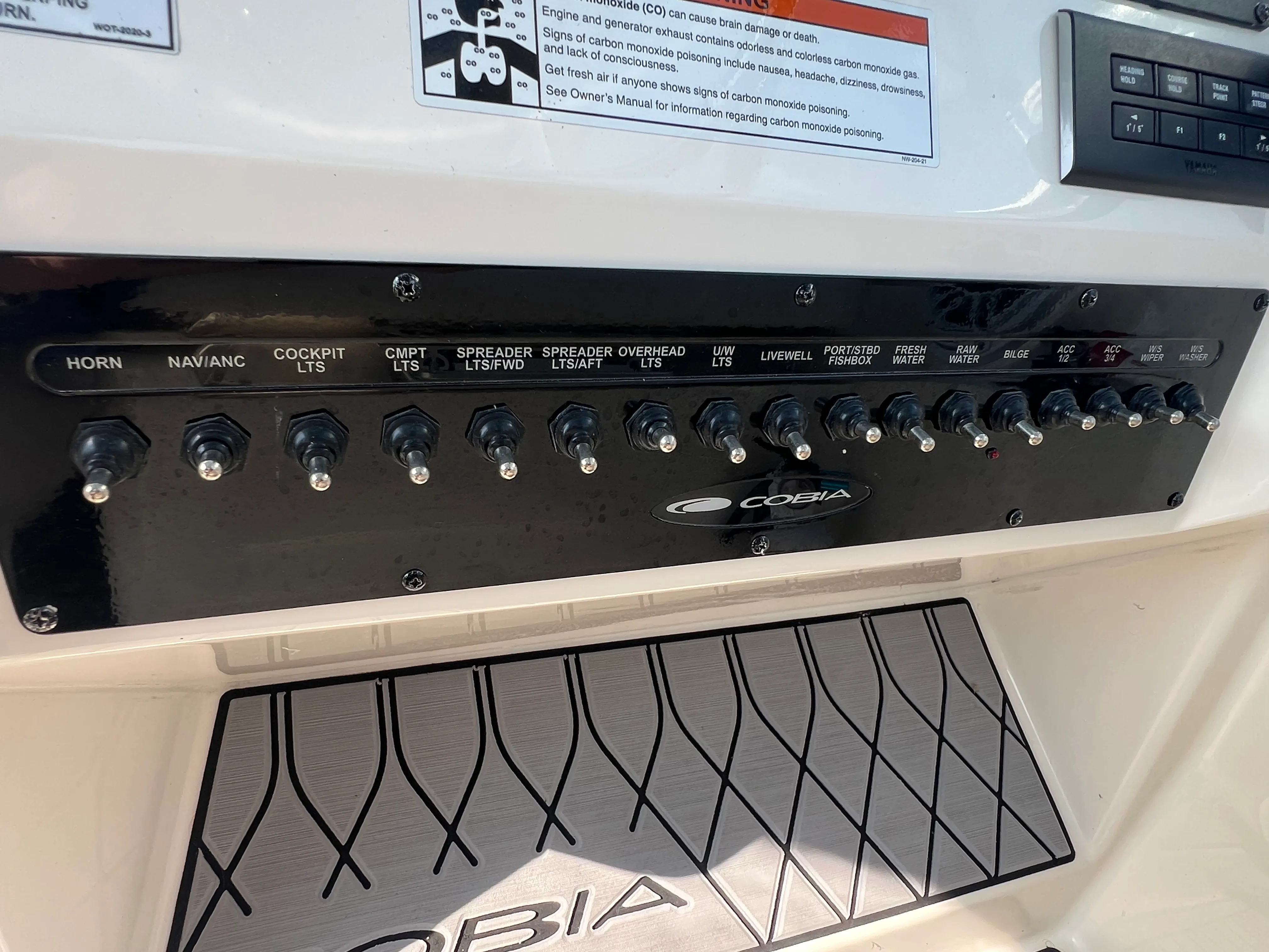 2022 Cobia 240 DUAL CONSOLE Image Thumbnail #23