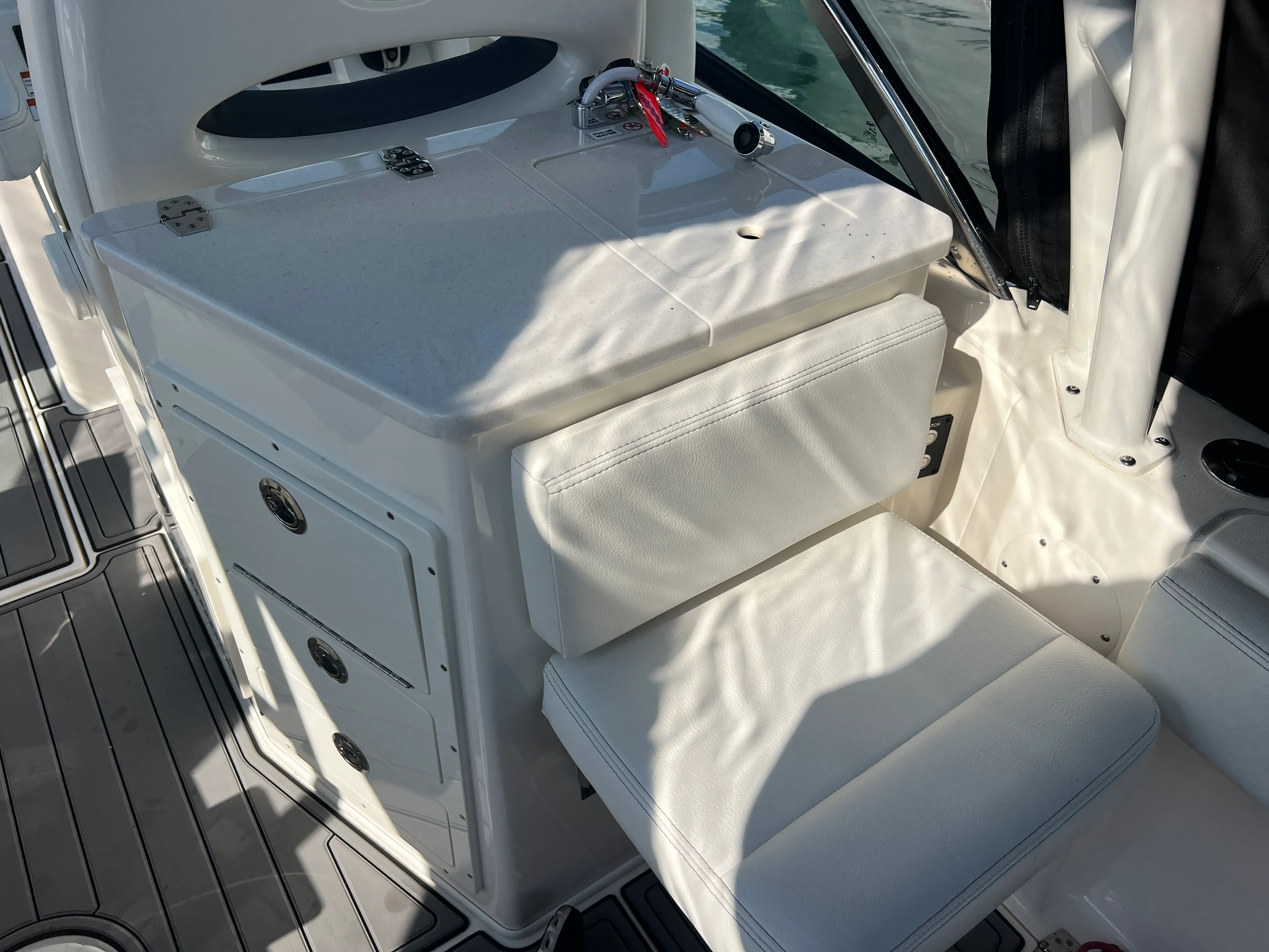 2022 Cobia 240 DUAL CONSOLE Image Thumbnail #18