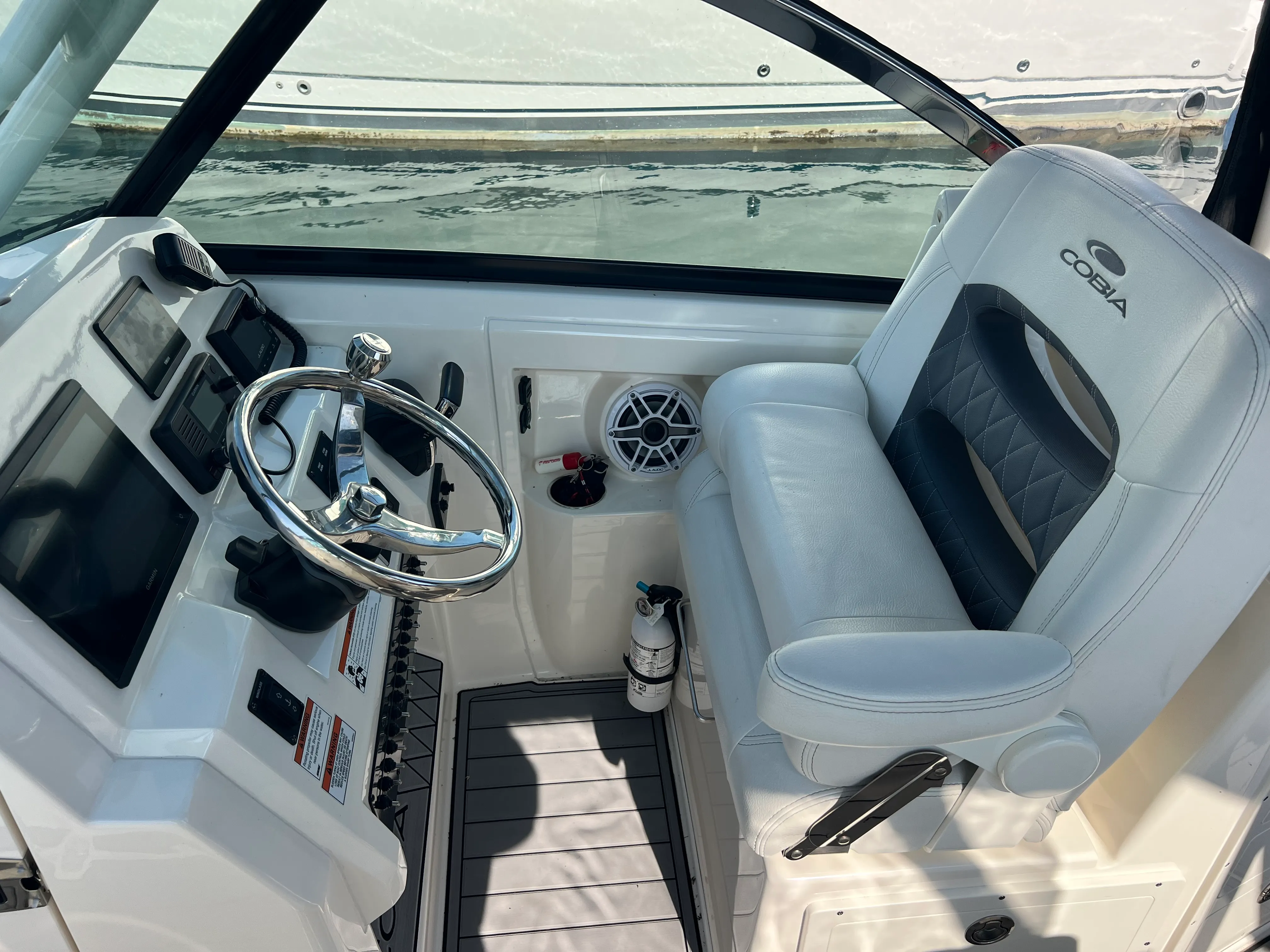 2022 Cobia 240 DUAL CONSOLE Image Thumbnail #20