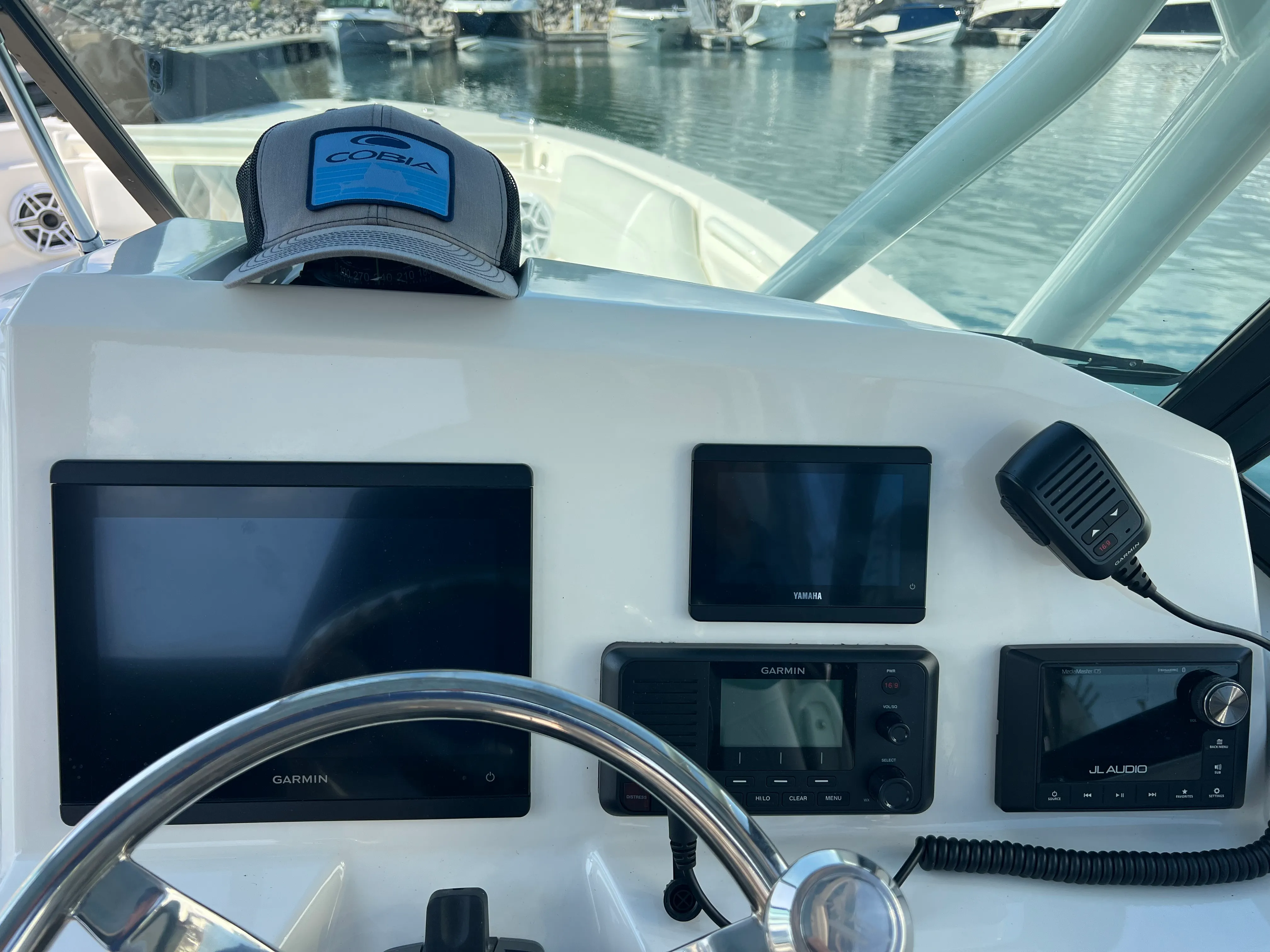 2022 Cobia 240 DUAL CONSOLE Image Thumbnail #21