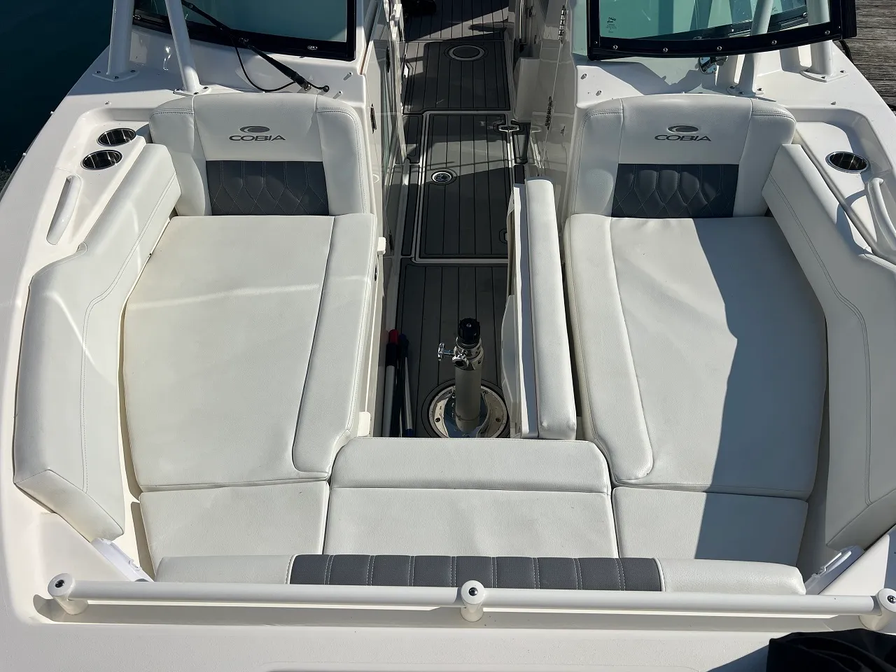 2022 Cobia 240 DUAL CONSOLE Image Thumbnail #10