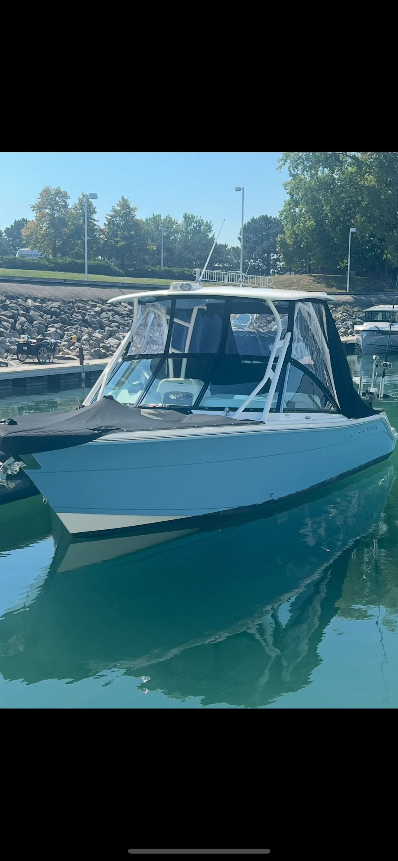 2022 Cobia 240 DUAL CONSOLE Image Thumbnail #7