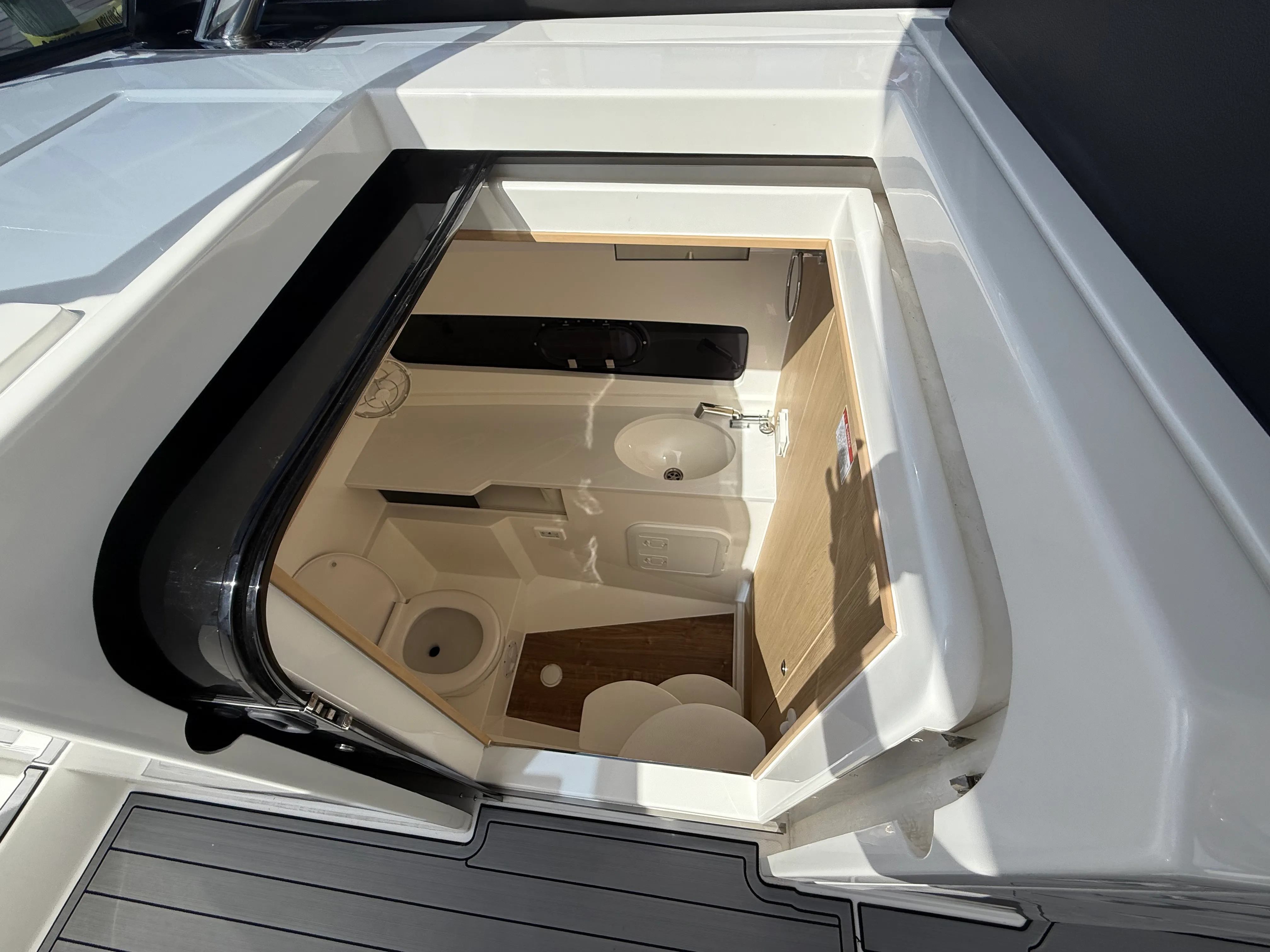2024 Aquila 32 Sport Image Thumbnail #18