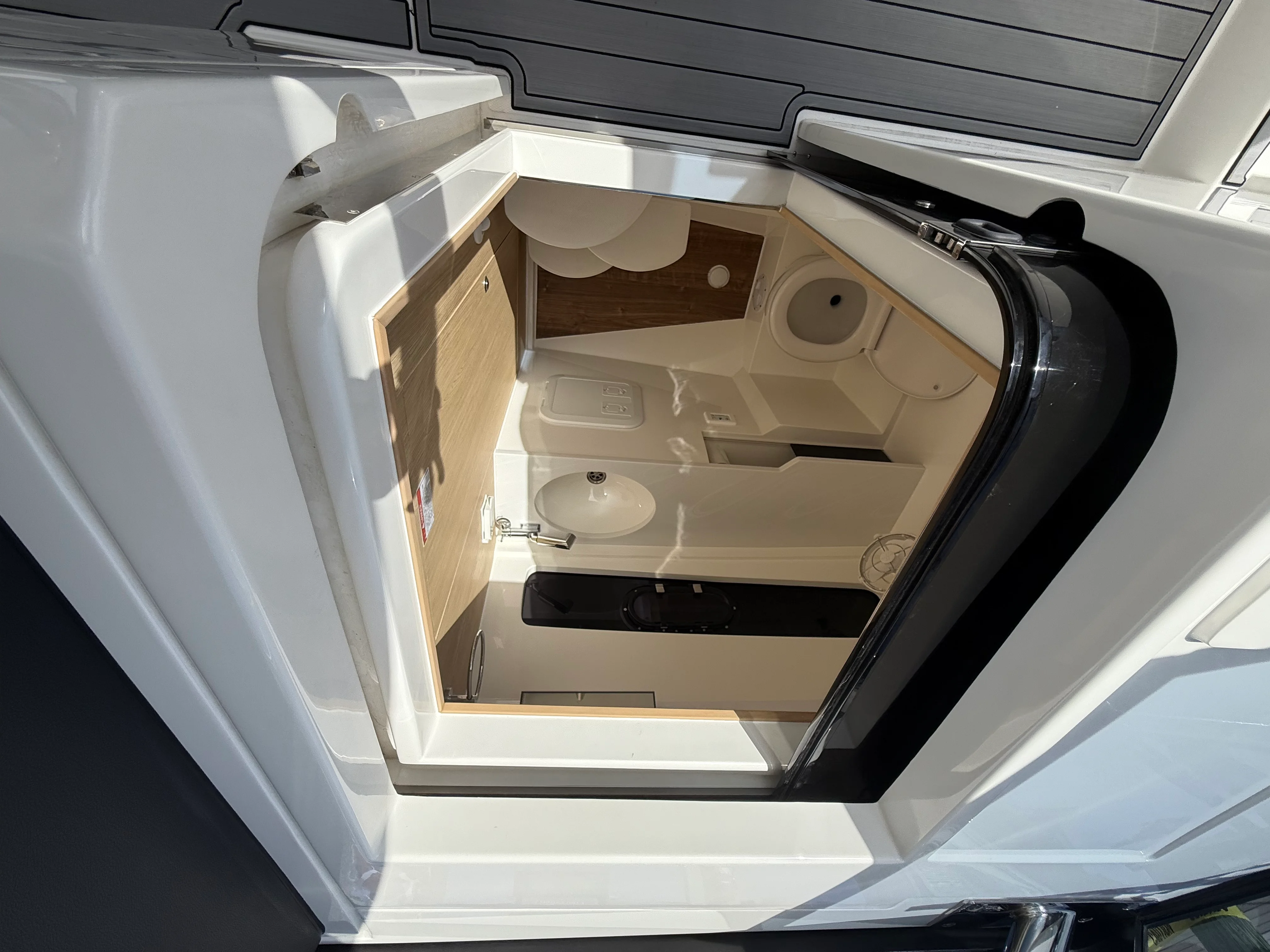 2024 Aquila 32 Sport Image Thumbnail #18