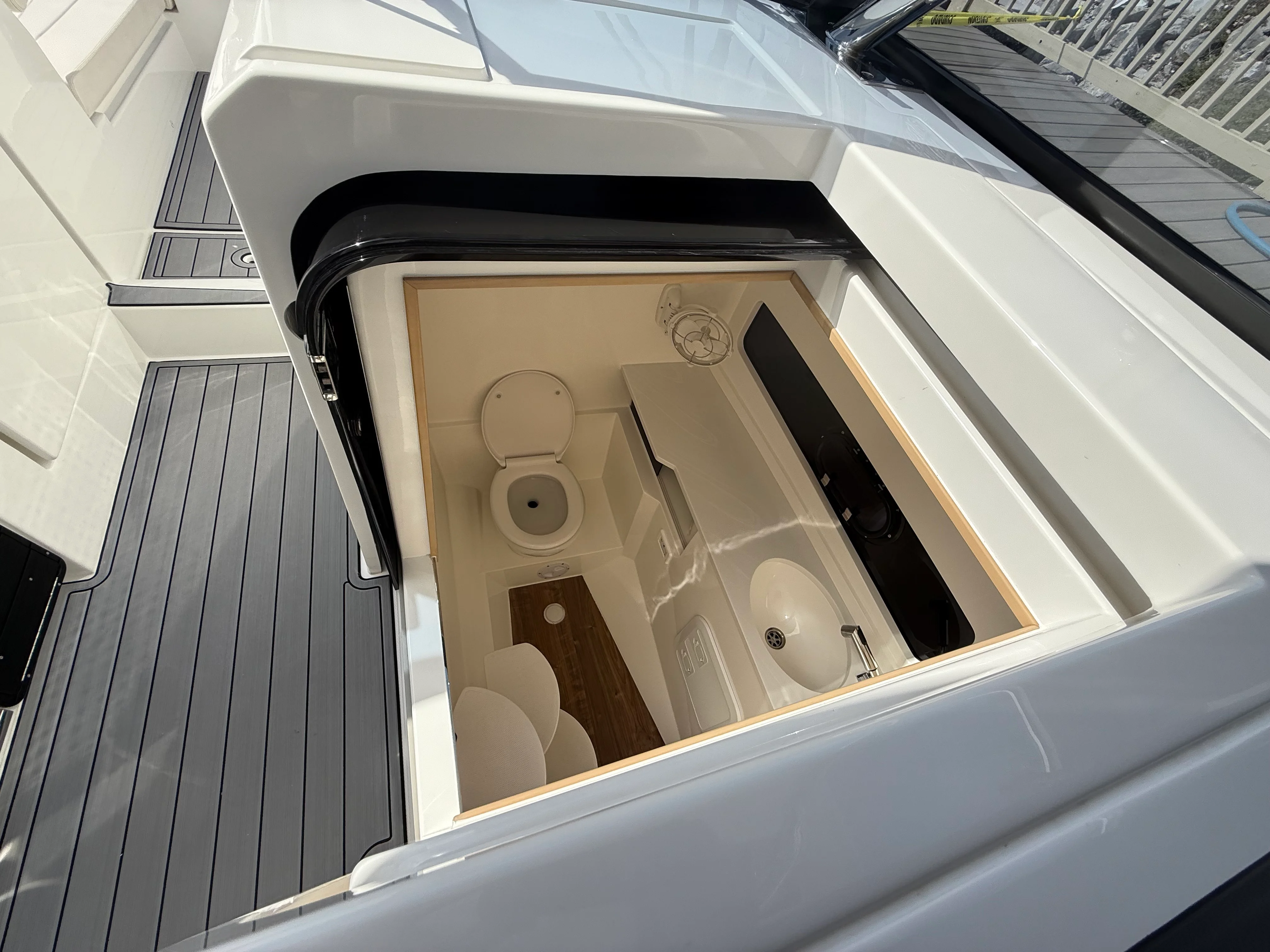 2024 Aquila 32 Sport Image Thumbnail #19