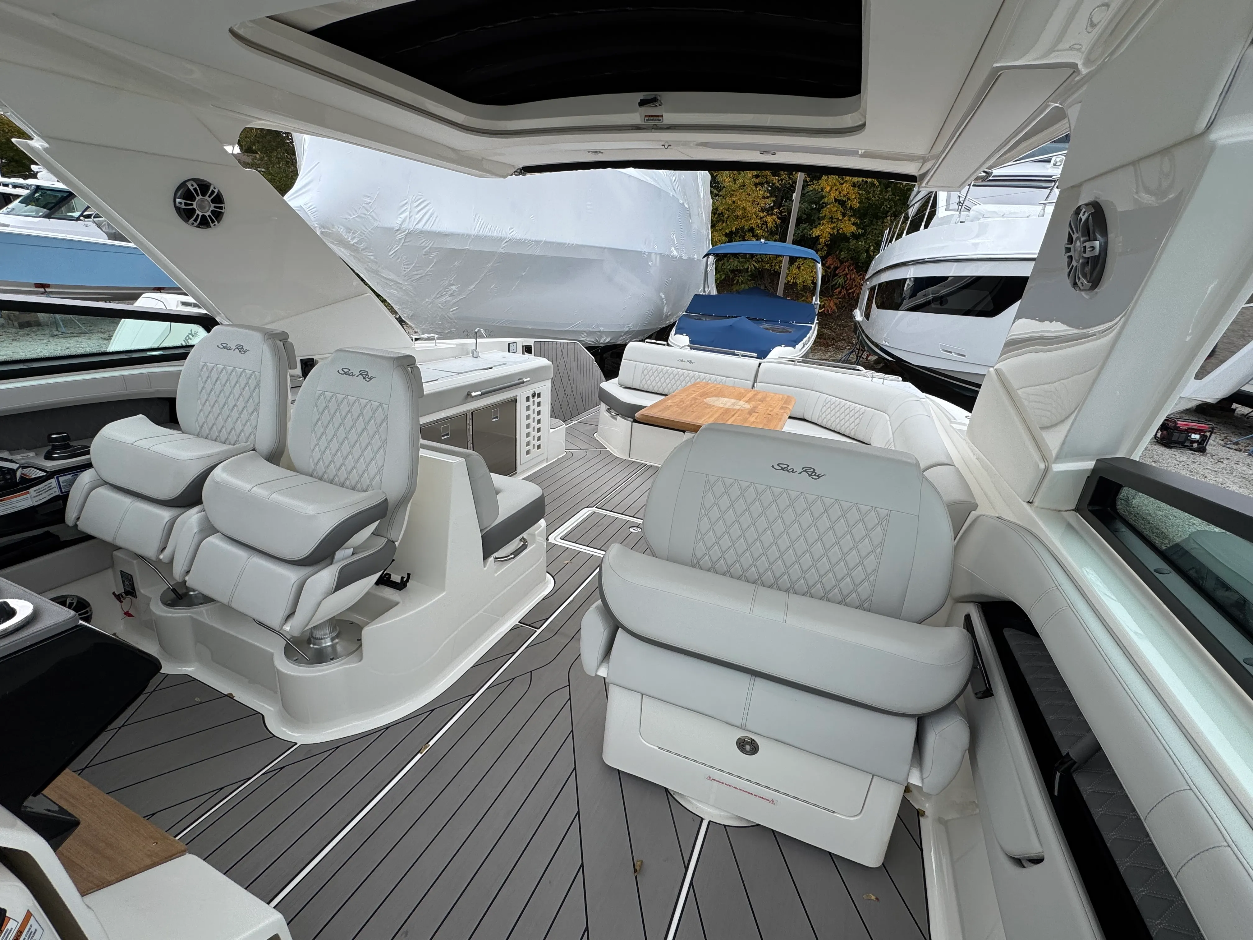 2023 Sea Ray 400 SLX Image Thumbnail #10