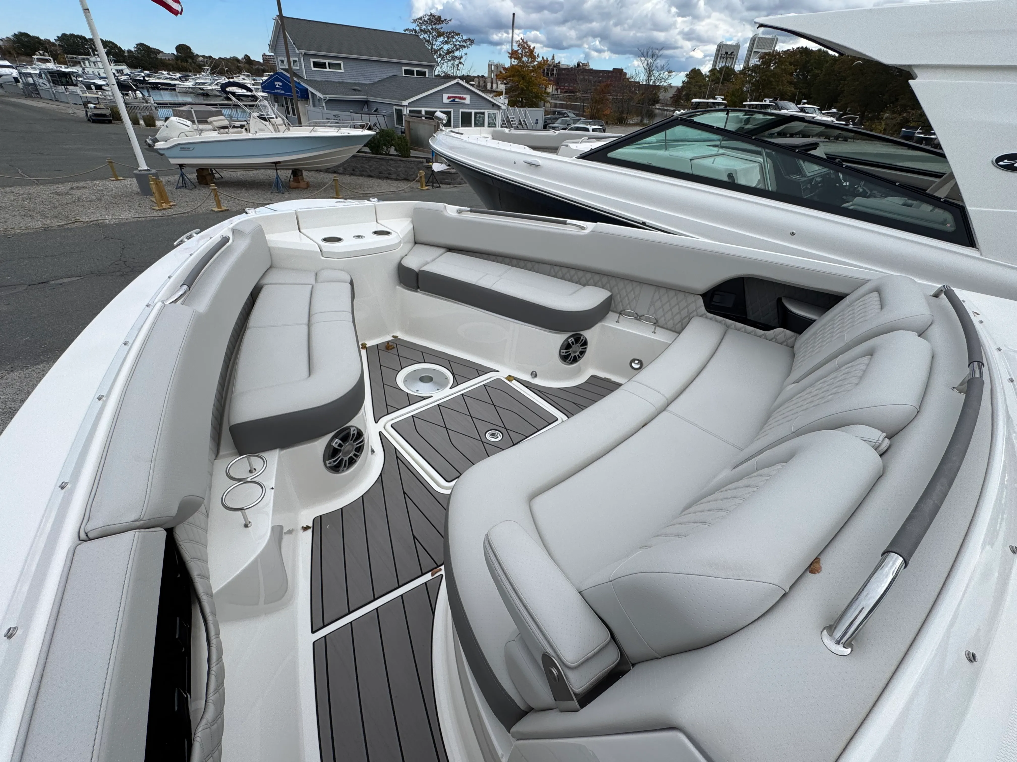 2023 Sea Ray 400 SLX Image Thumbnail #14