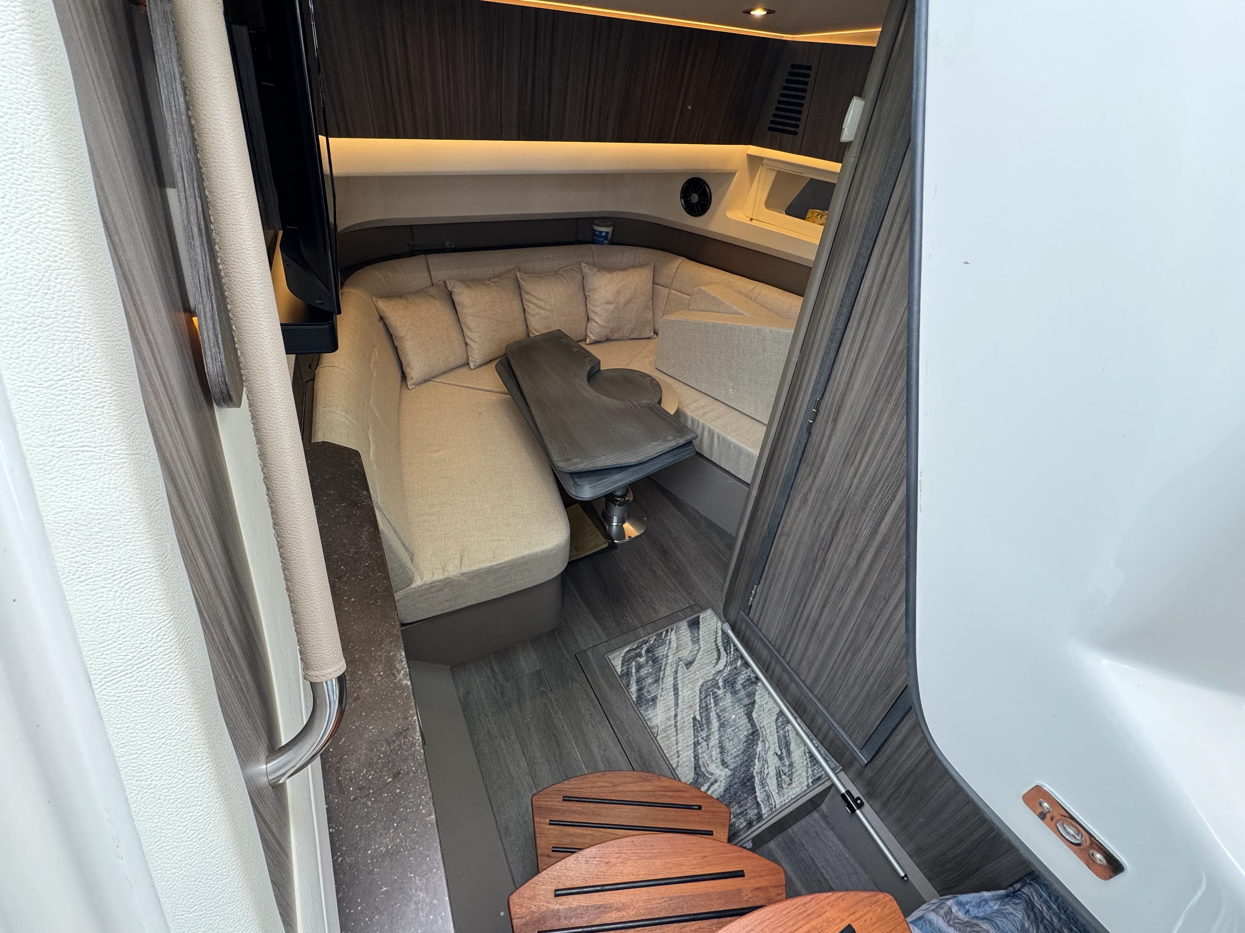 2023 Sea Ray 400 SLX Image Thumbnail #16