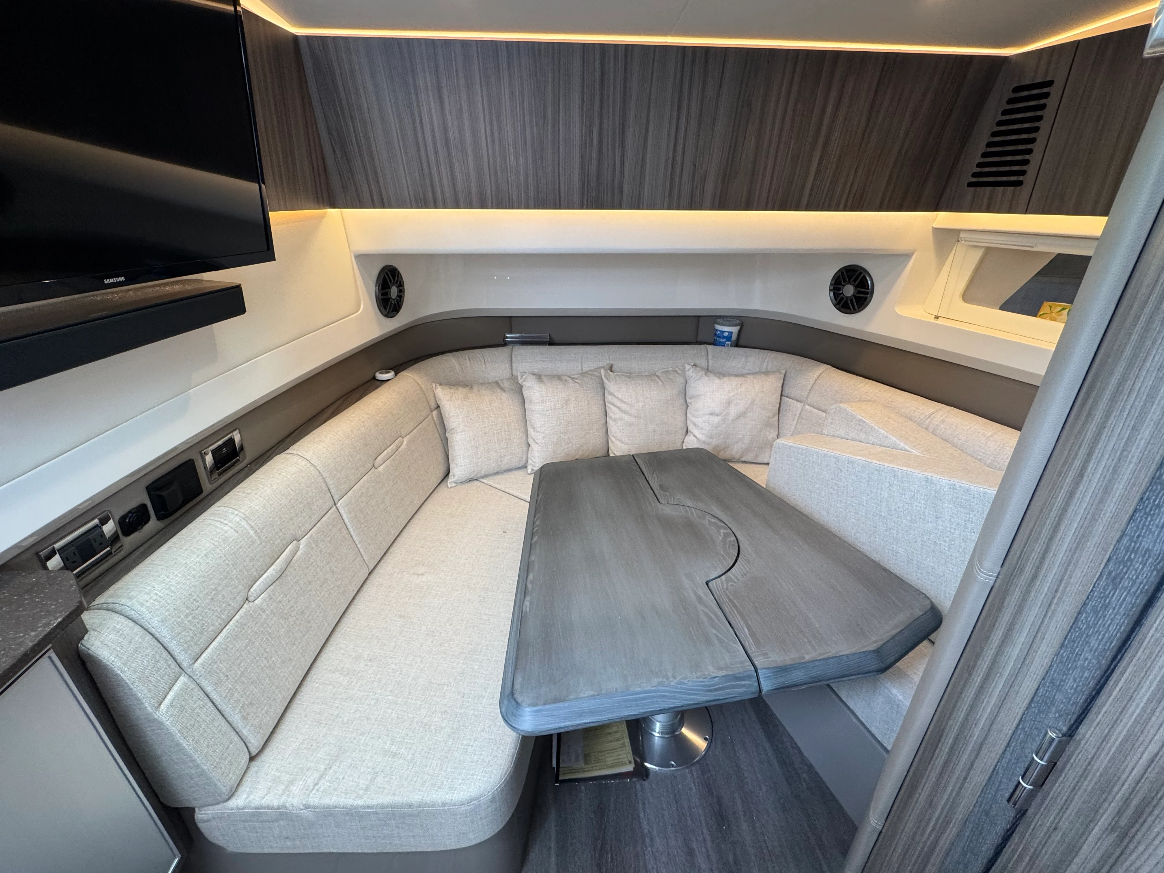 2023 Sea Ray 400 SLX Image Thumbnail #17