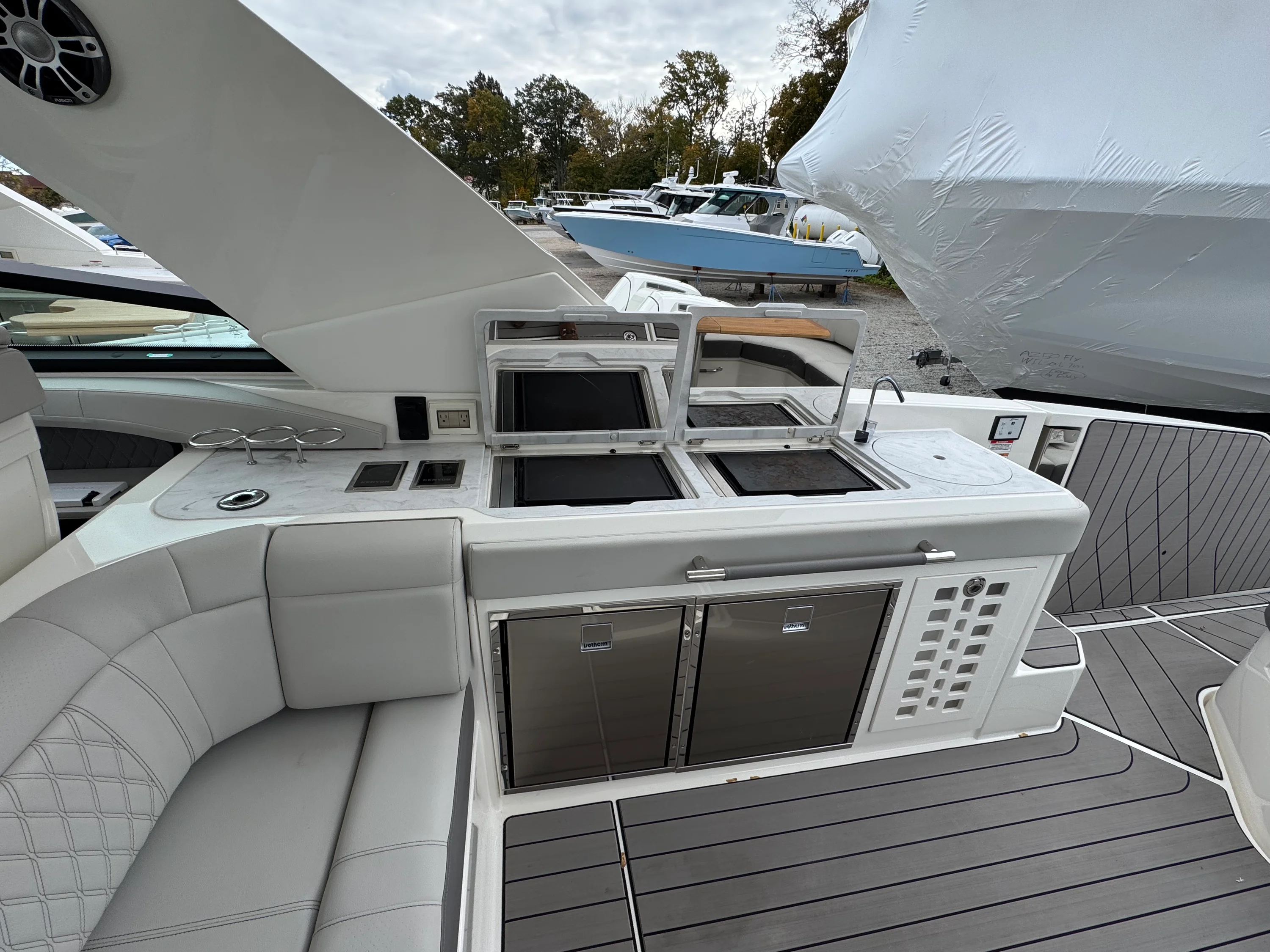 2023 Sea Ray 400 SLX Image Thumbnail #8