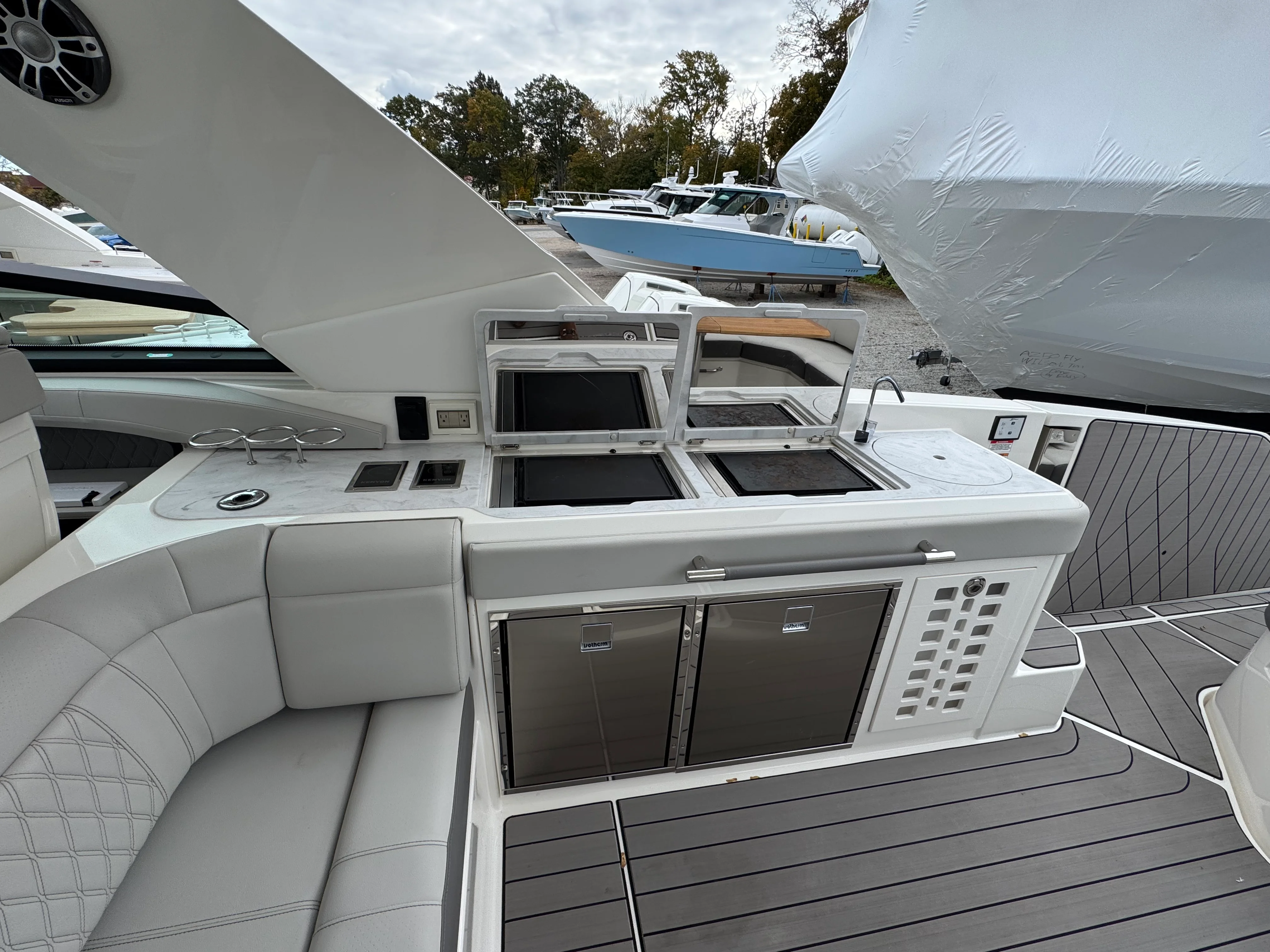 2023 Sea Ray 400 SLX Image Thumbnail #8