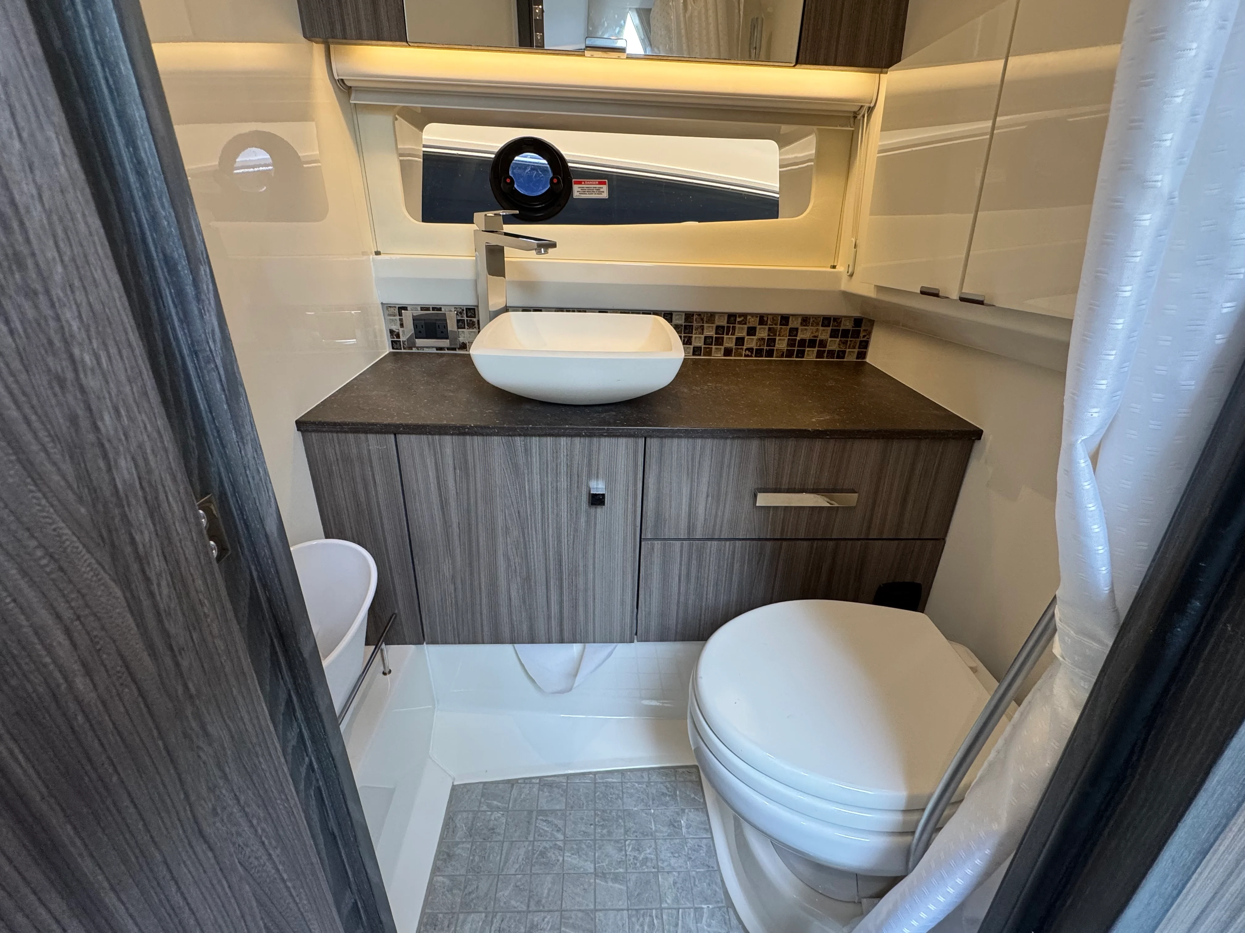 2023 Sea Ray 400 SLX Image Thumbnail #22