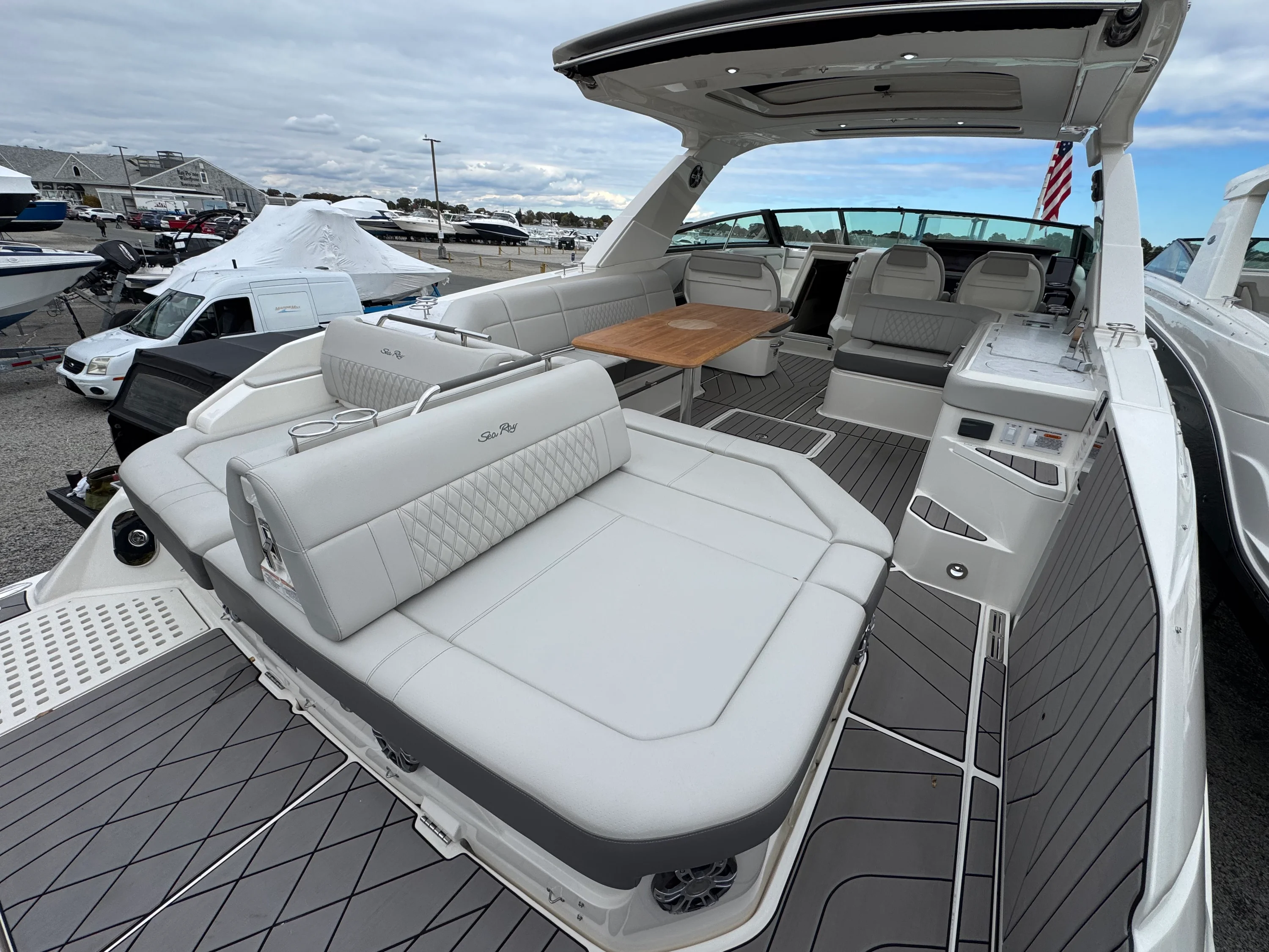 2023 Sea Ray 400 SLX Image Thumbnail #5