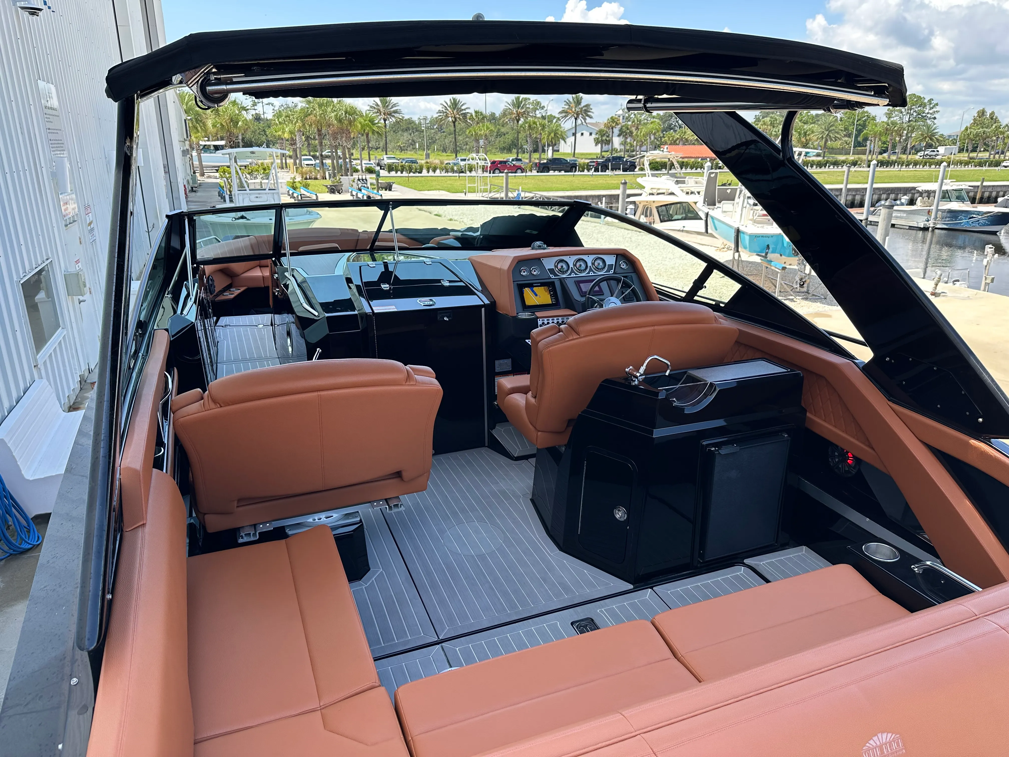 2022 Cruisers Yachts 338 SS OB Image Thumbnail #10