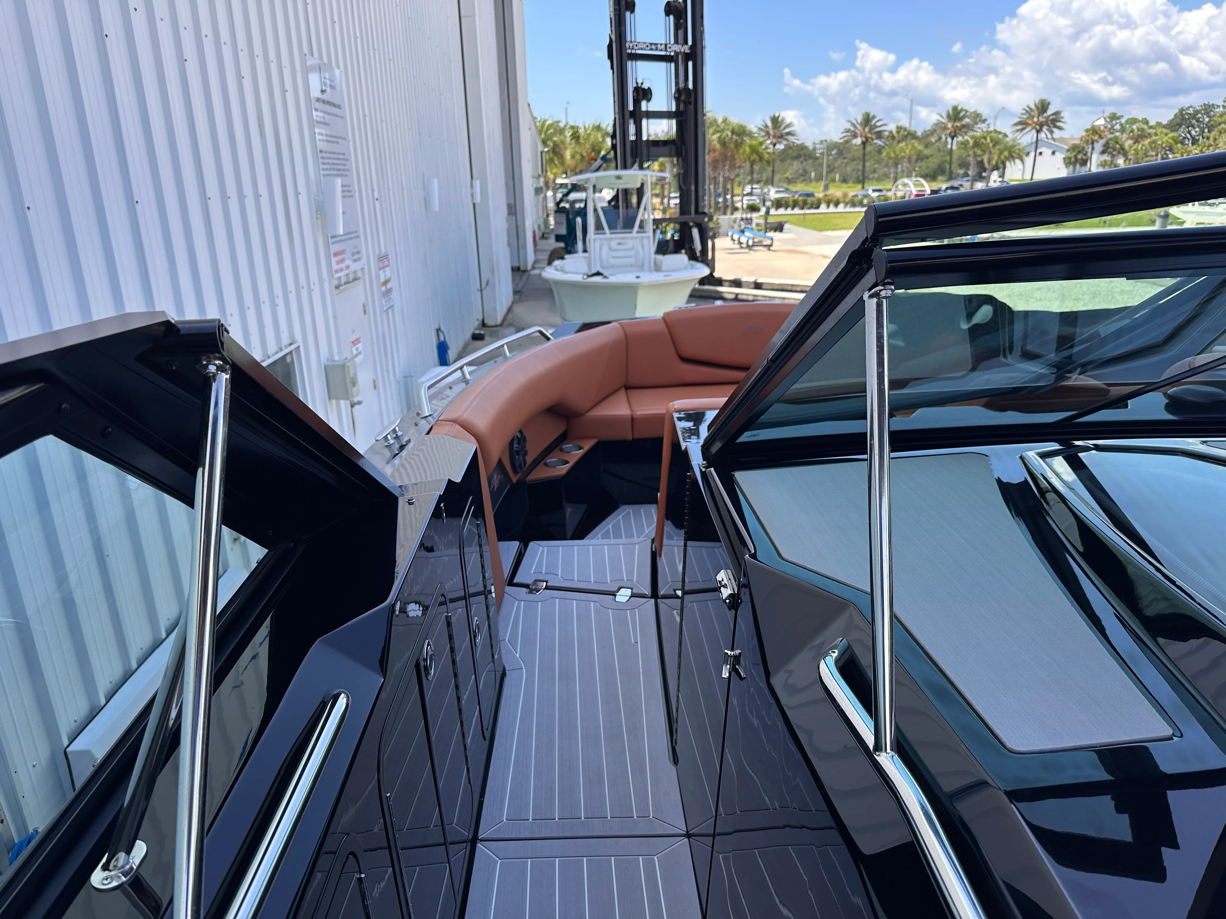 2022 Cruisers Yachts 338 SS OB Image Thumbnail #25