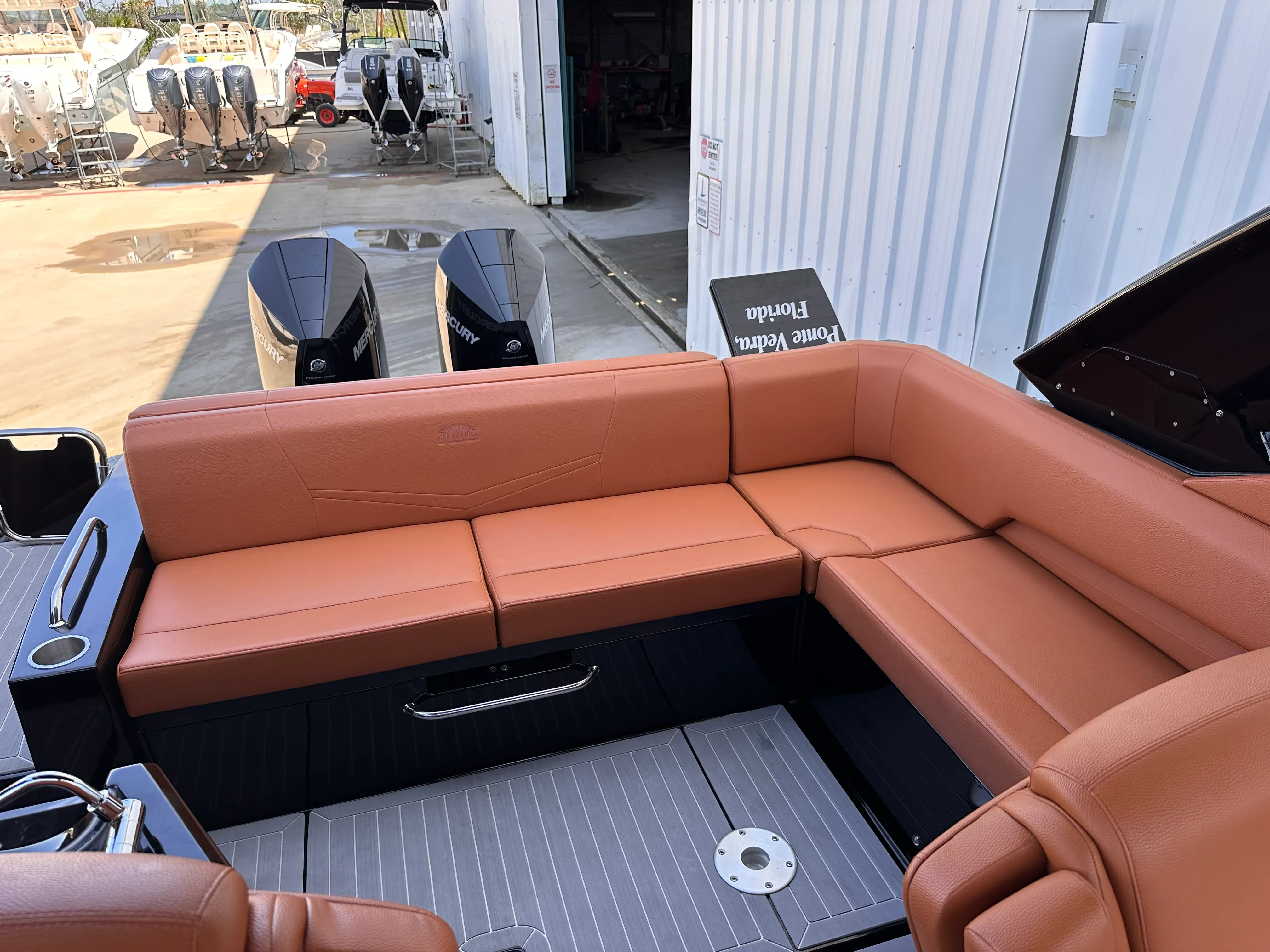 2022 Cruisers Yachts 338 SS OB Image Thumbnail #12