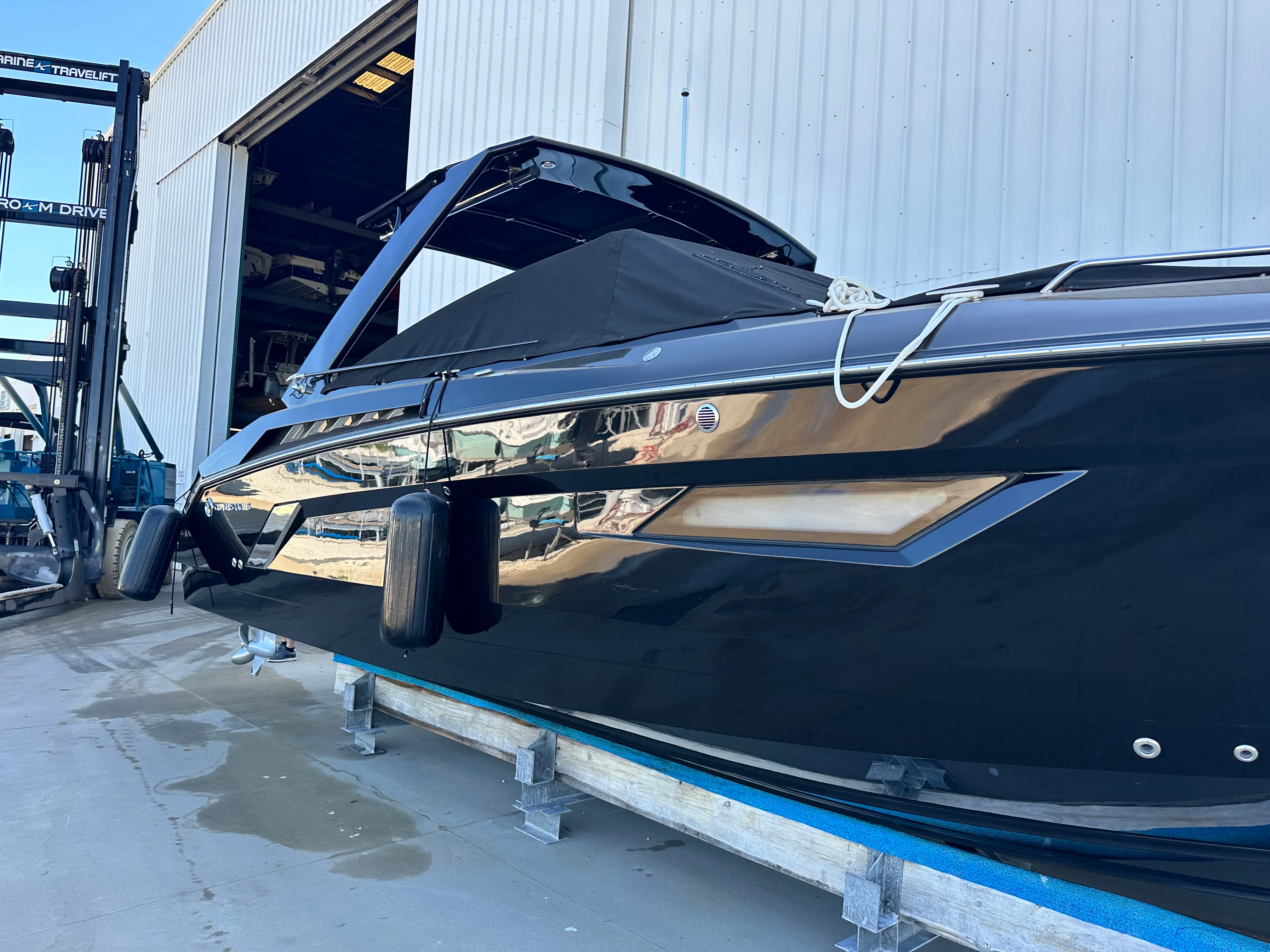 2022 Cruisers Yachts 338 SS OB Image Thumbnail #9
