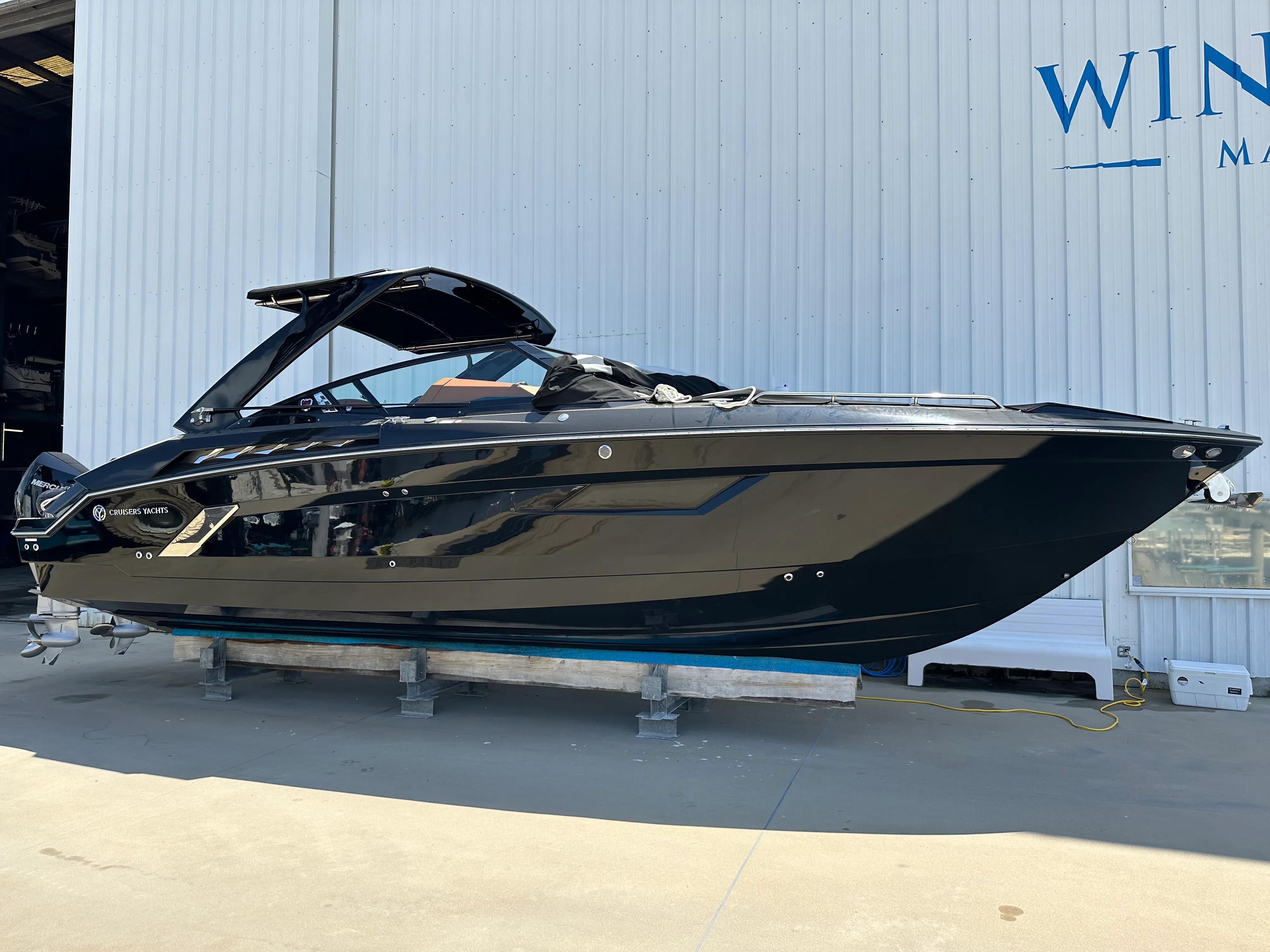 2022 Cruisers Yachts 338 SS OB Image Thumbnail #3