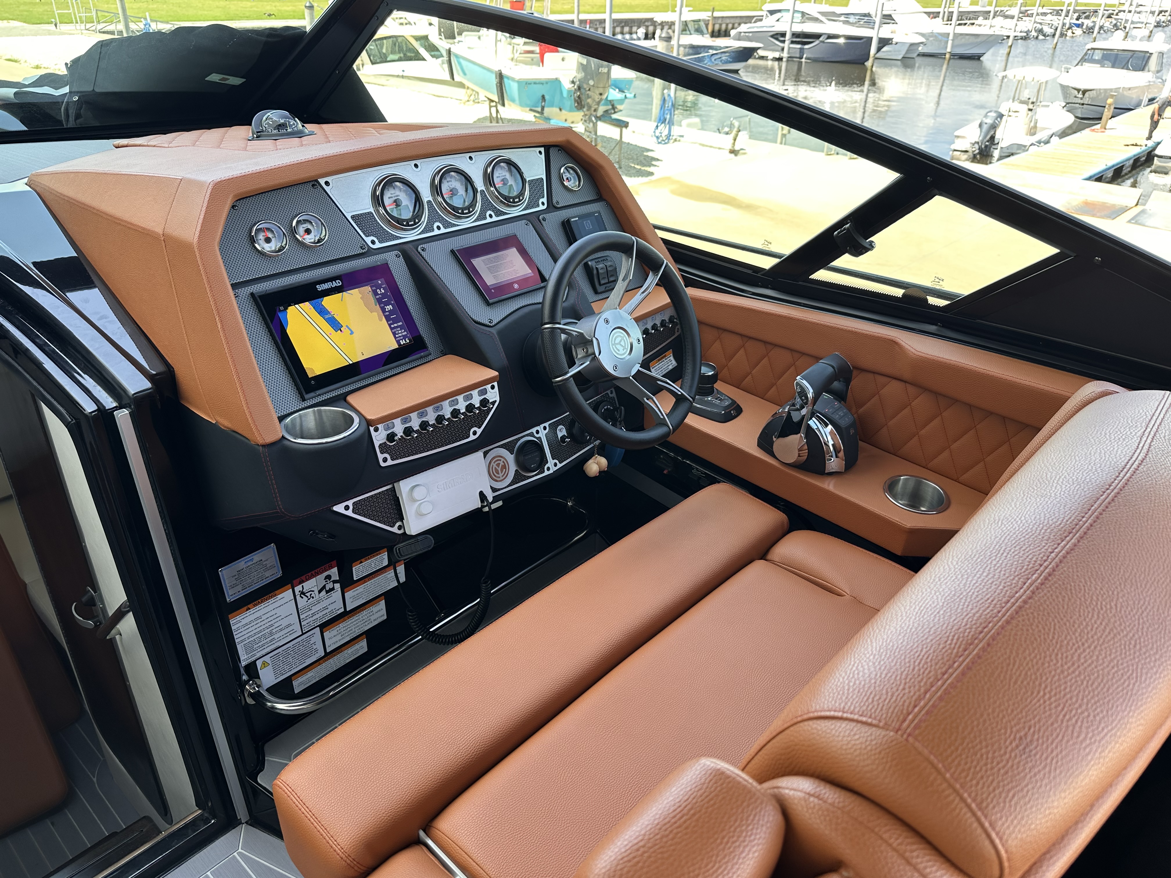 2022 Cruisers Yachts 338 SS OB Image Thumbnail #18