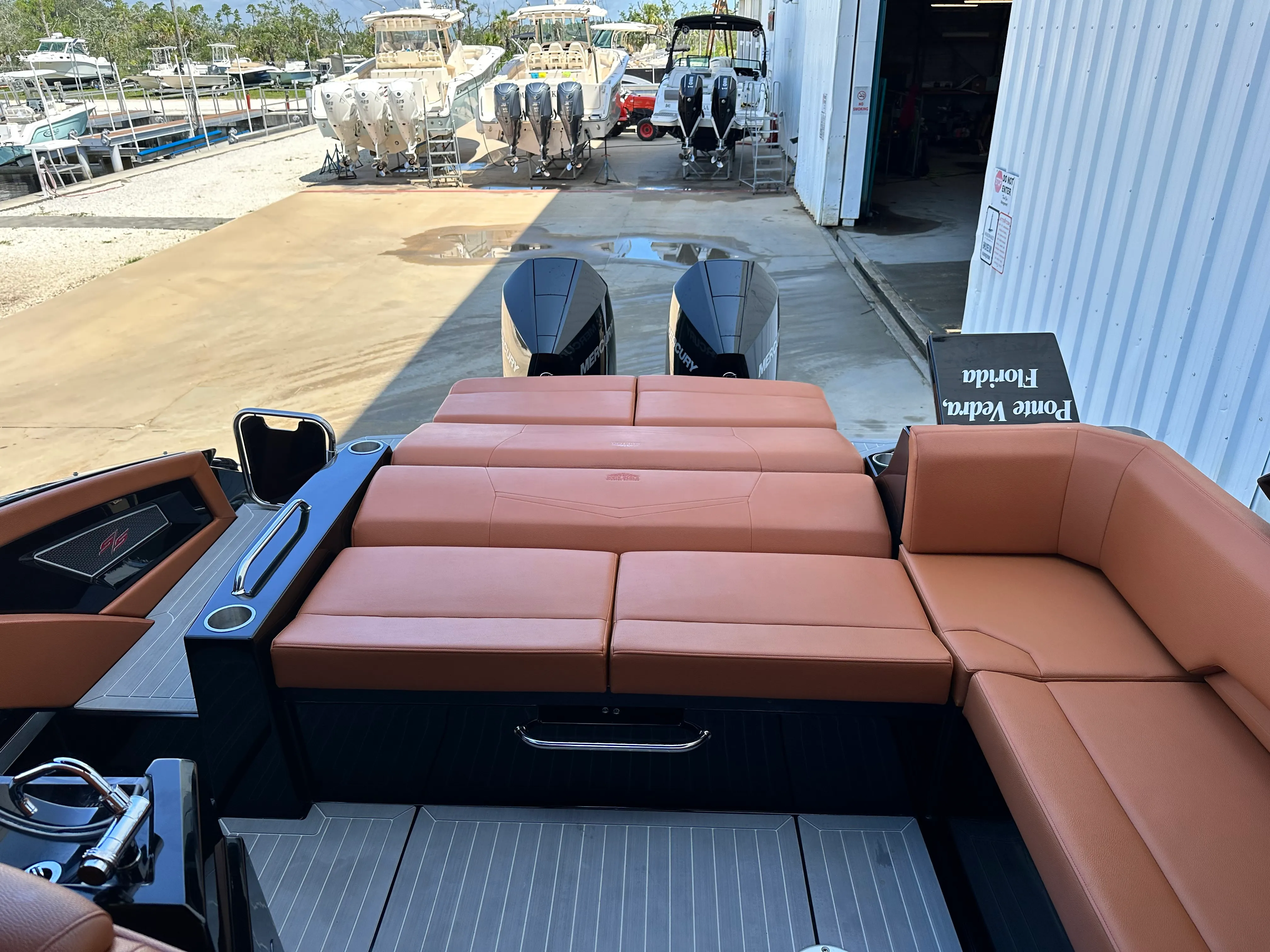 2022 Cruisers Yachts 338 SS OB Image Thumbnail #13